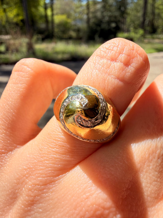 Vintage 18K approx .21ctw diamond swirl dome ring, size 6