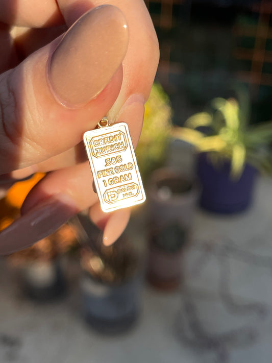 Vintage yellow 14K gold bar charm