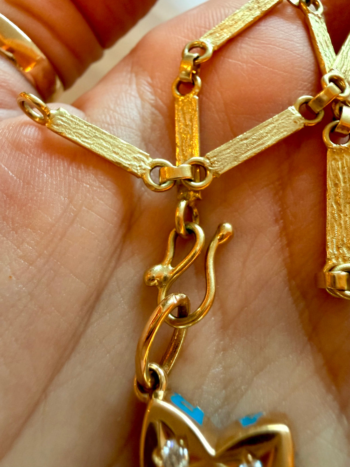 Vintage yellow 18K textured bar link chain with hook clasp, 18.5 inch