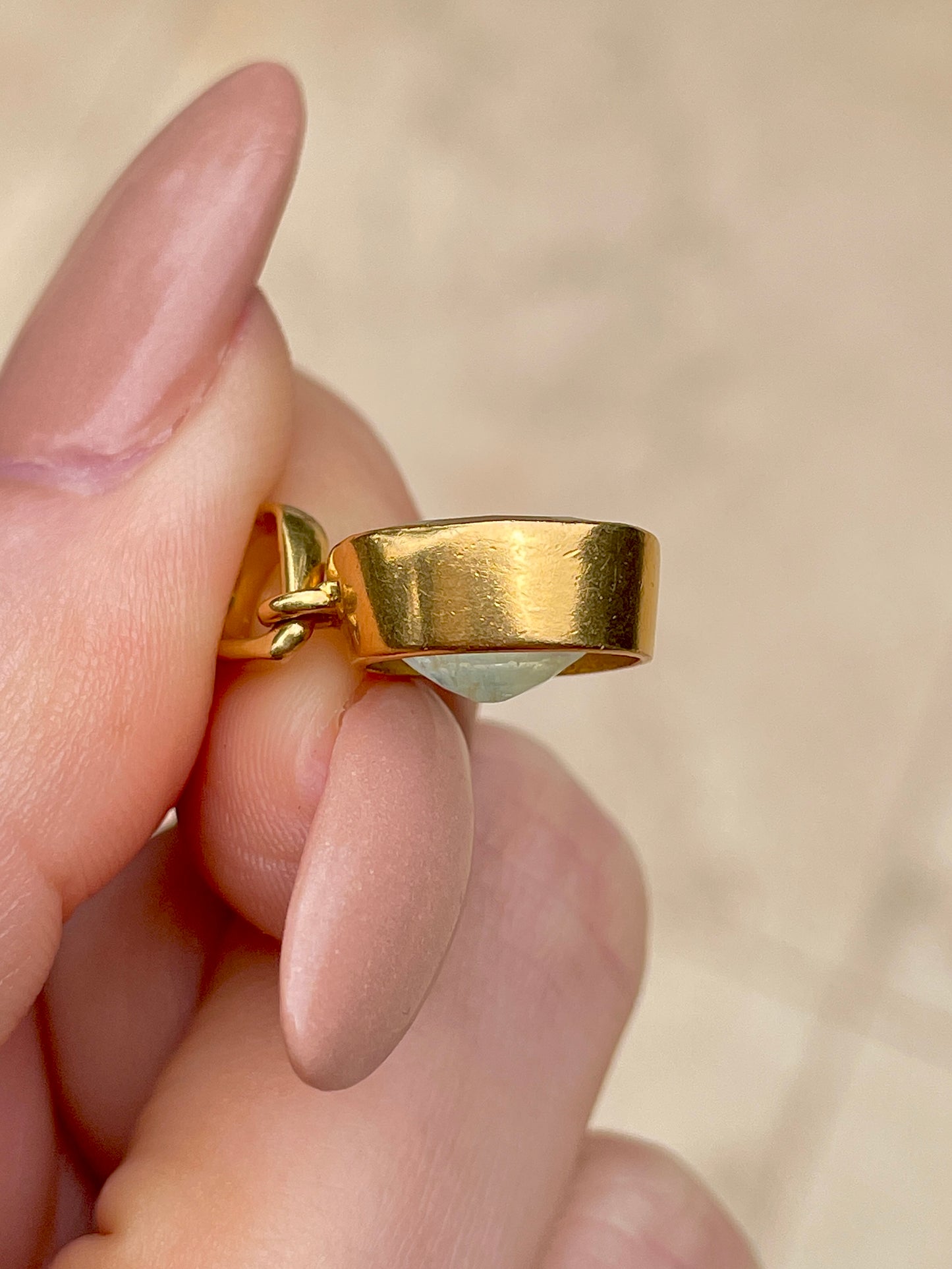 [PRIVATE] Vintage yellow 18K bezel set approx 3.7ctw light green beryl pendant