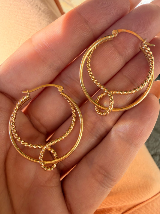 Vintage yellow 14K gold hoops with rope detail