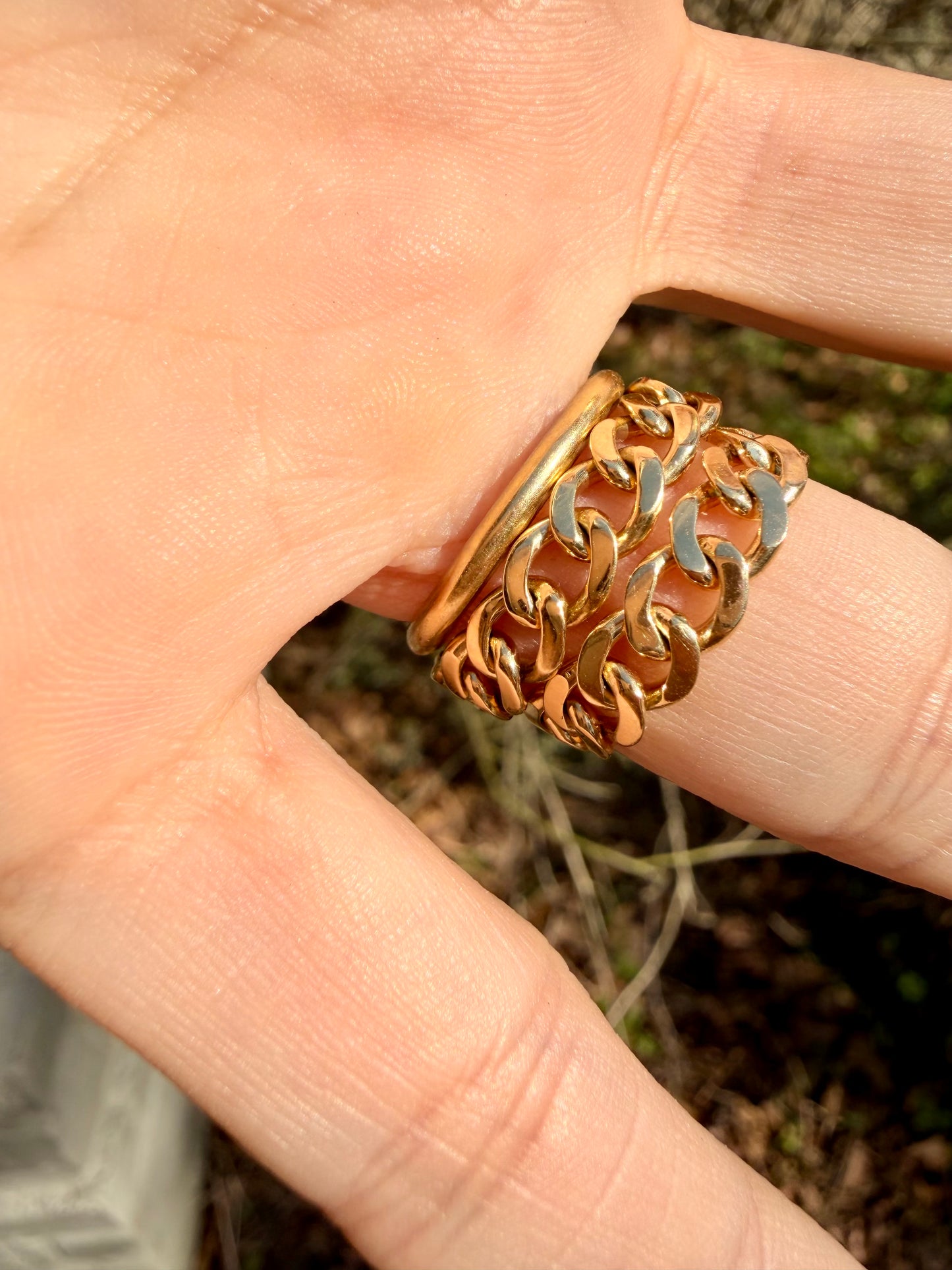 Vintage yellow 18K solid curb chain ring with .3ctw natural Sapphire cabochon and .3ctw diamonds