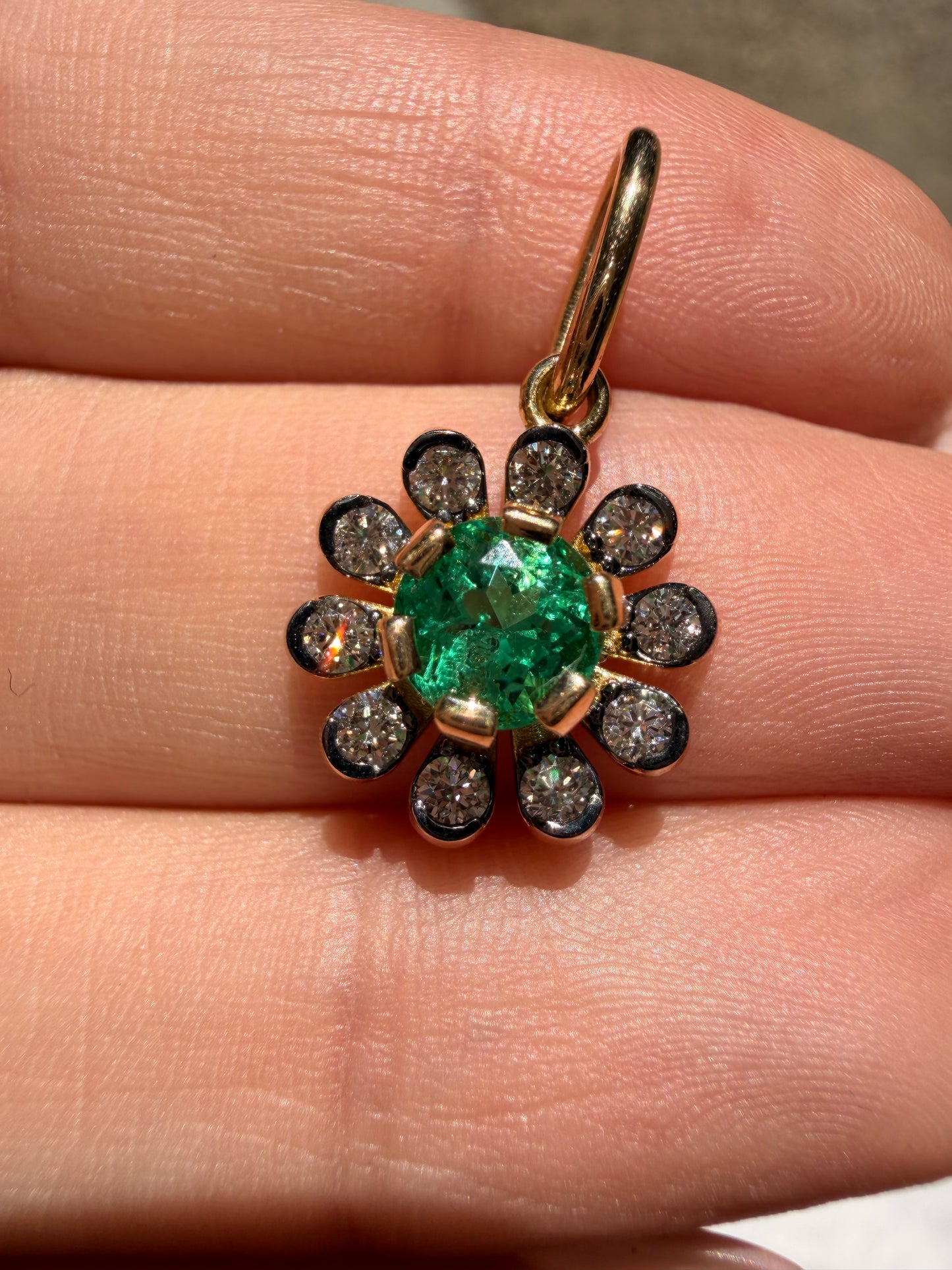 3GOG Natural Colombian Emerald Garden Party Flower Pendant 18K