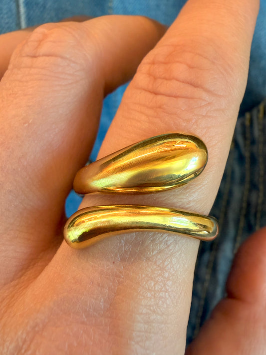 Vintage yellow 18K gold Tiffany and Co Elsa Peretti ring, size 9.5