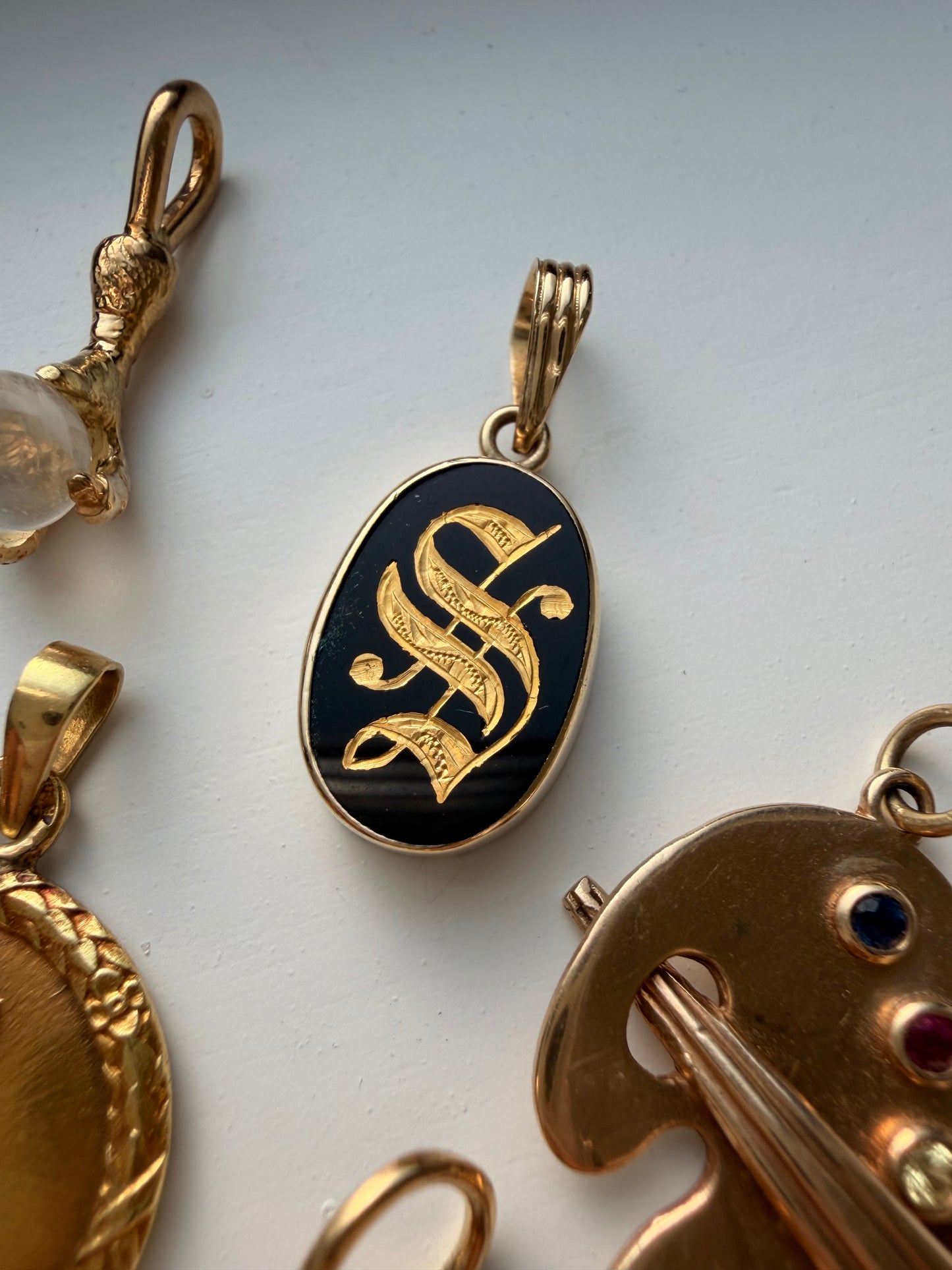 Vintage 14K gold and onyx 'S' letter charm