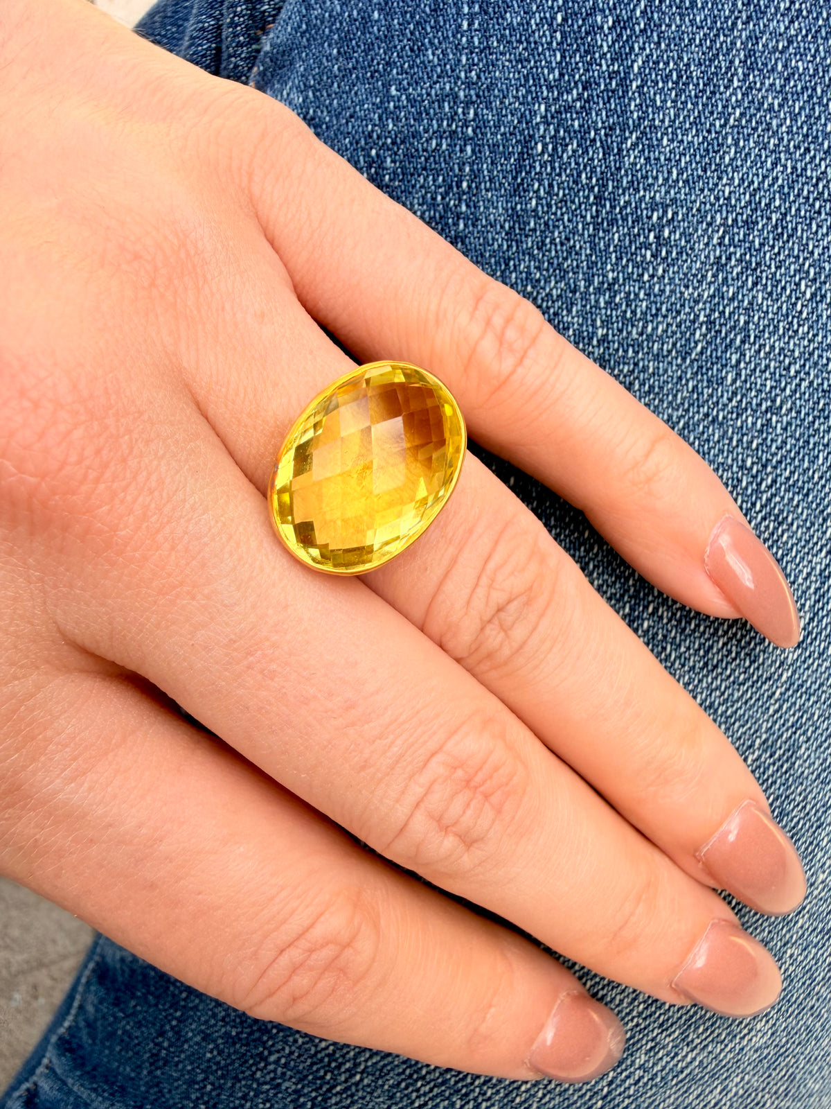 Vintage yellow 22K gold and approx 13 ctw faceted peridot ring, size 6.5 sizable
