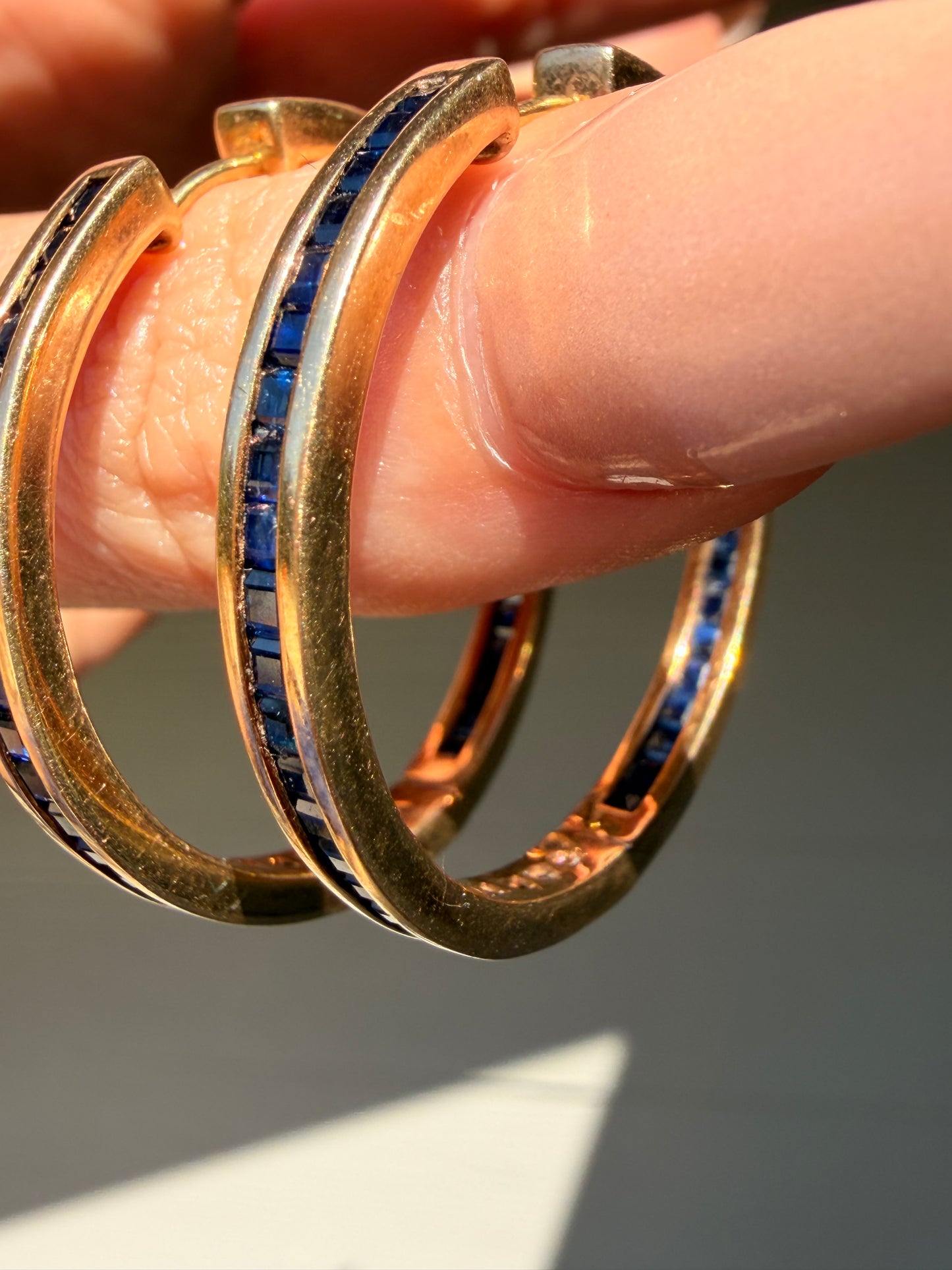 Vintage yellow 14K approx 2ctw blue sapphire hinge hoop earrings