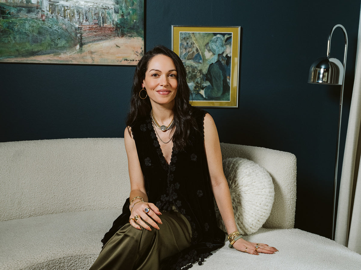 Load video: Naz sharing her perspective on the custom fine jewelry pieces she designs for 3 Graces of Gold.