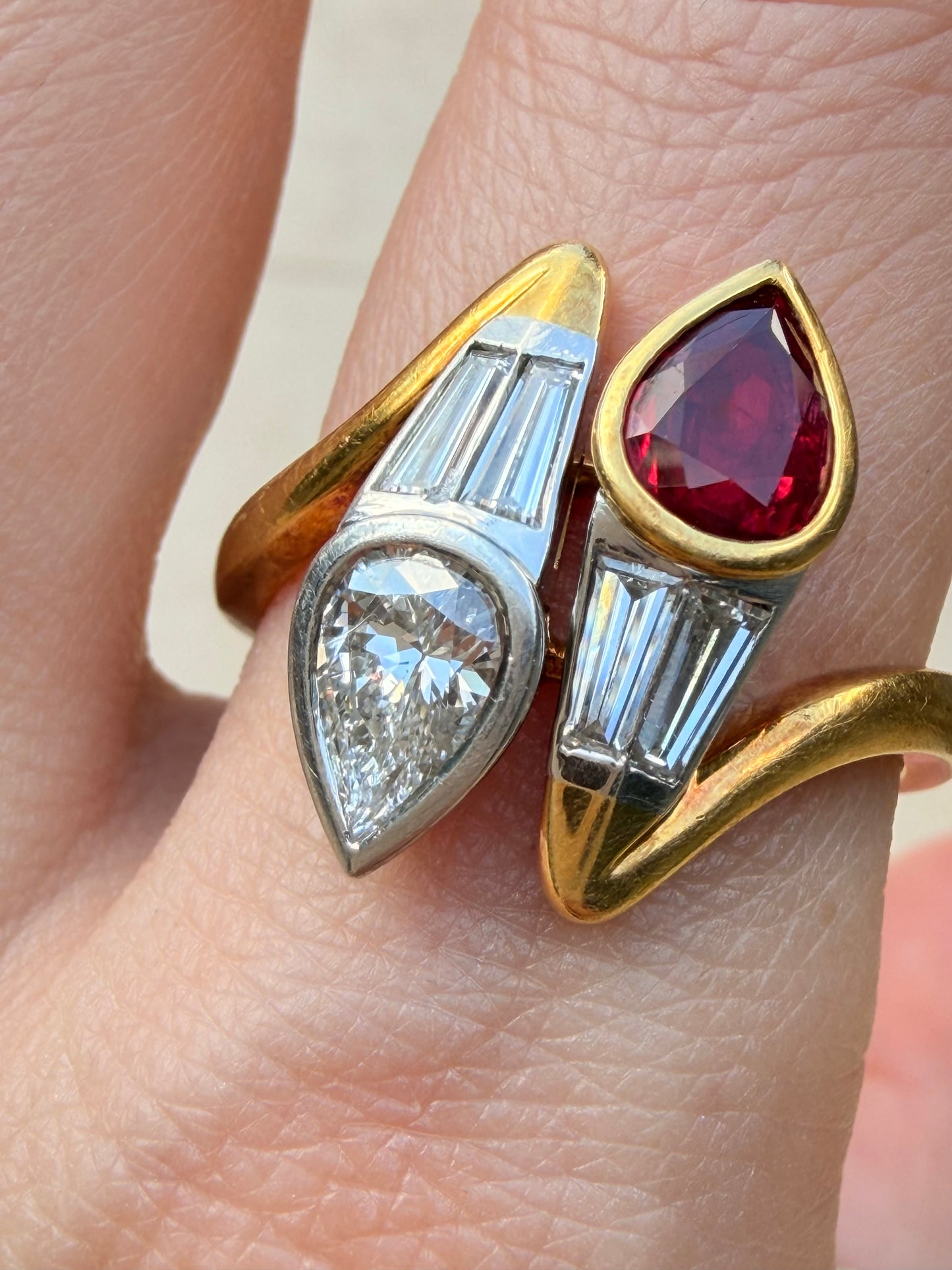 Vintage 18K approx 1.2 ctw diamond and 1.1 ctw ruby toi to moi ring, size 10.25
