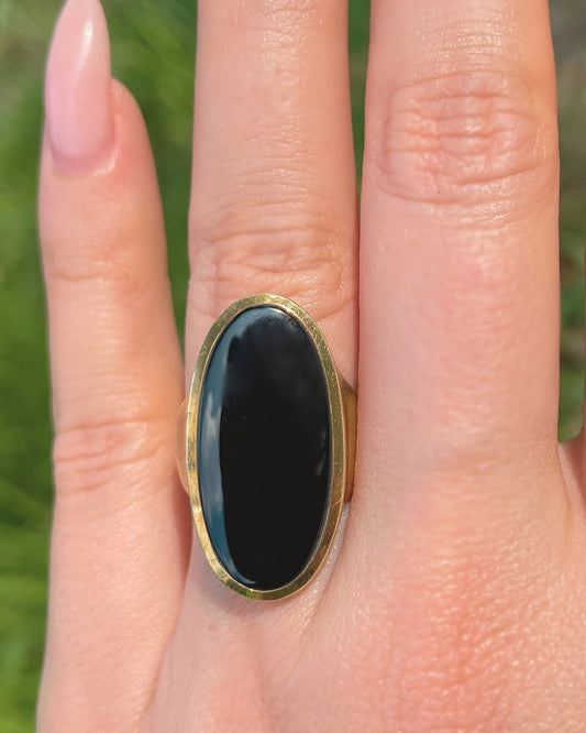 Vintage yellow 14K onyx inlay oval signet ring, size 6.25-6.5