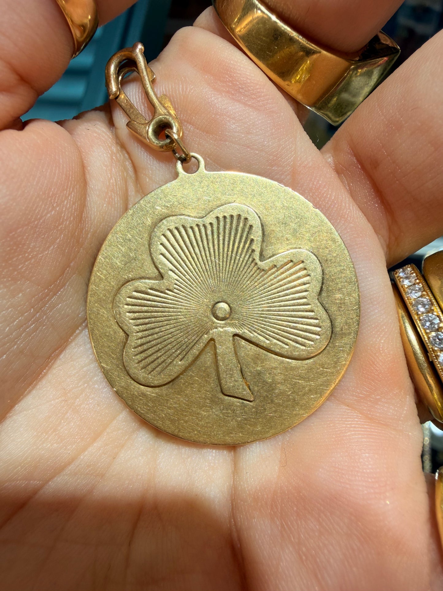 Vintage yellow 14k gold engine turned 3 leaf clover pendant