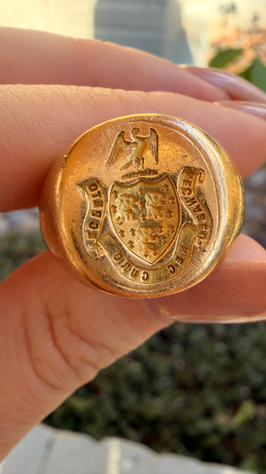 [PRIVATE] Antique 18K wax seal signet ring “Nec Habel, Nec Chrom, Nec Peto”, size 10.25
