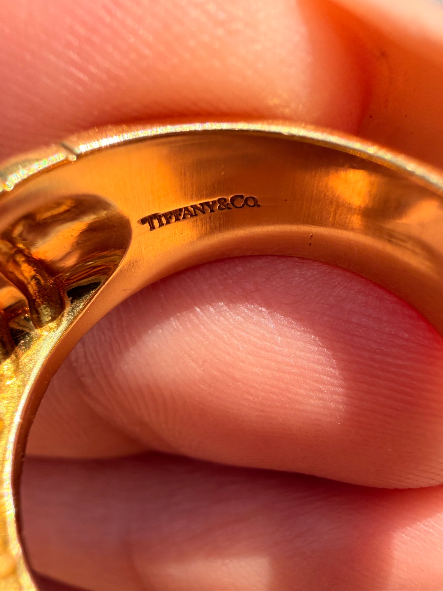 Vintage yellow 18K Tiffany & Co 18K chevron pattern band circa 1998, size 6