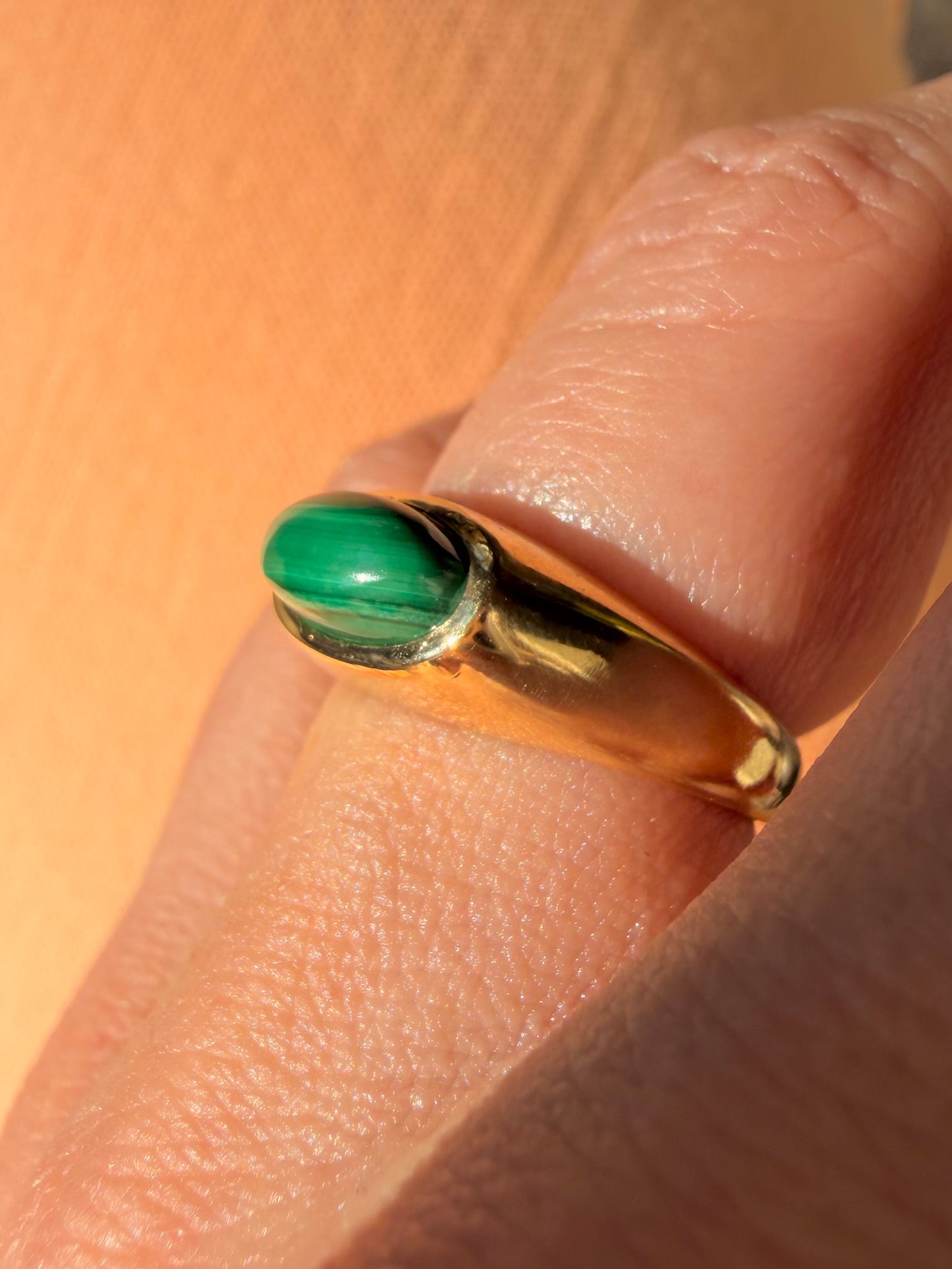 Vintage yellow 14K gold malachite ring, size 5.75