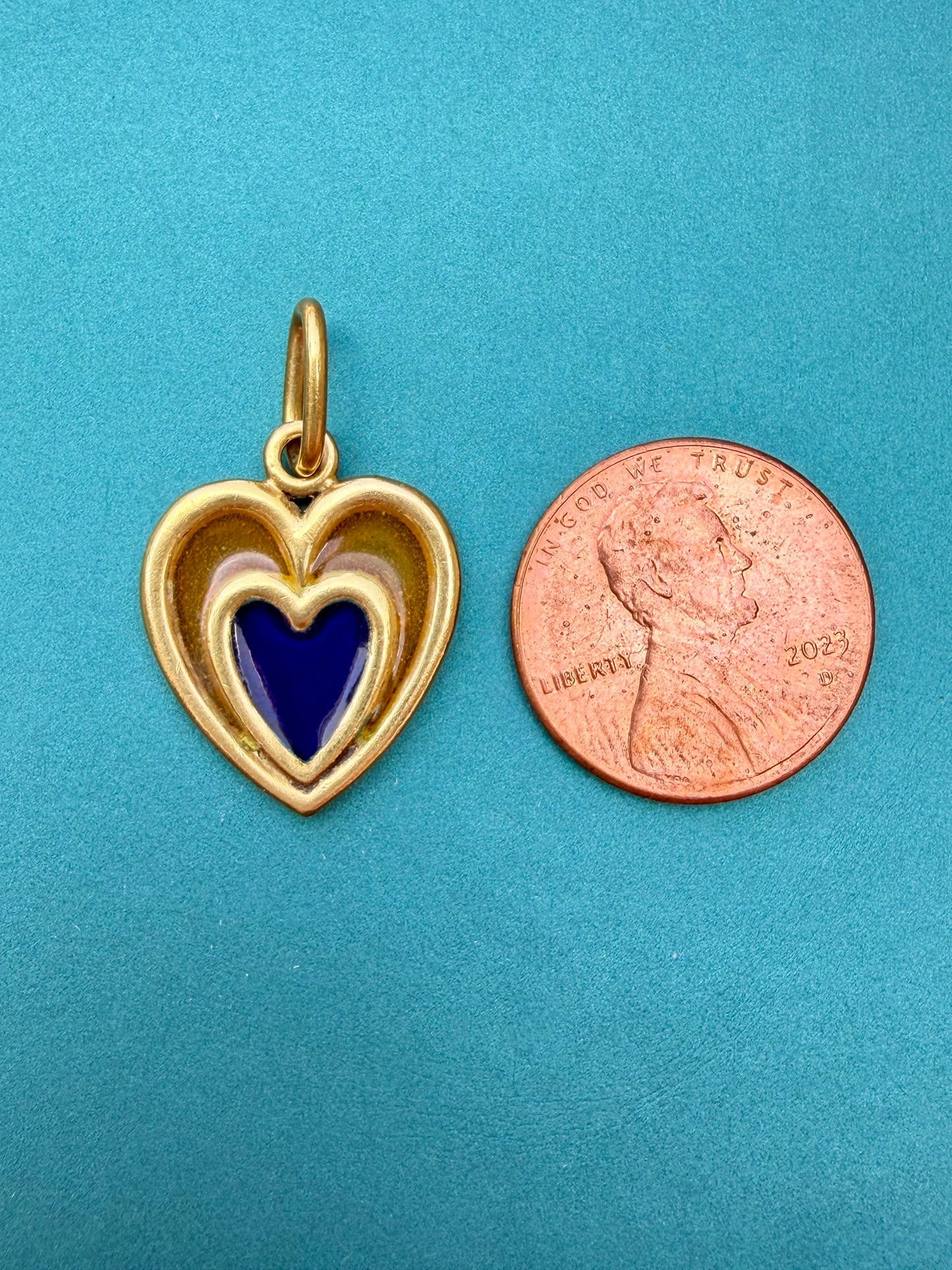 Vintage yellow 18K gold plique a jour enamel heart pendant