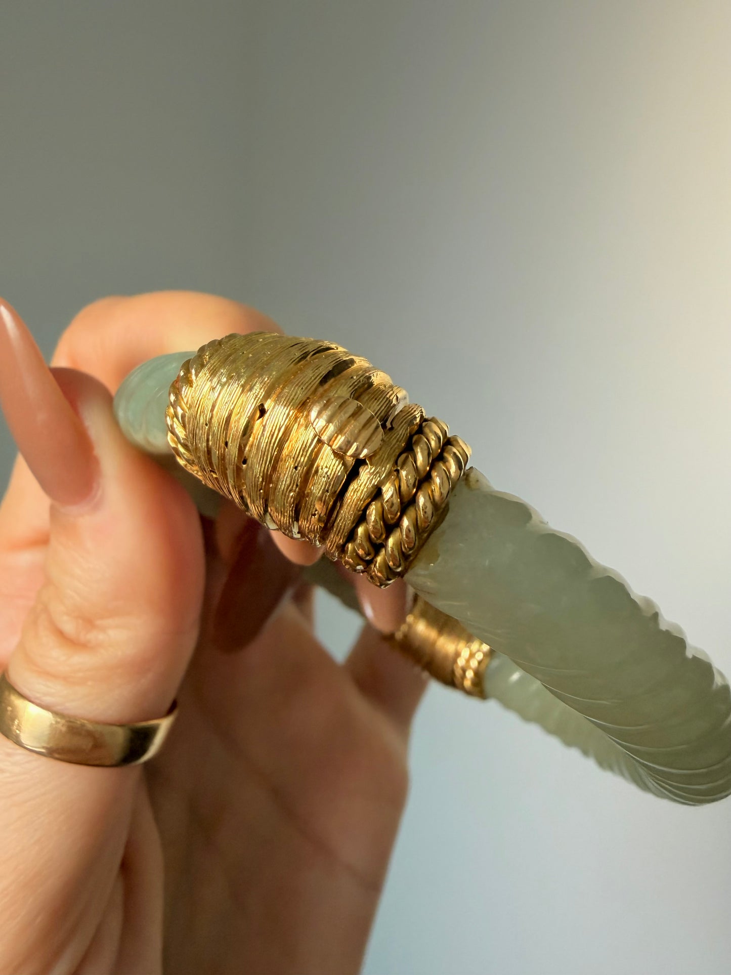 Vintage circa 1960s yellow 18K gold carved twist jade hinge bangle