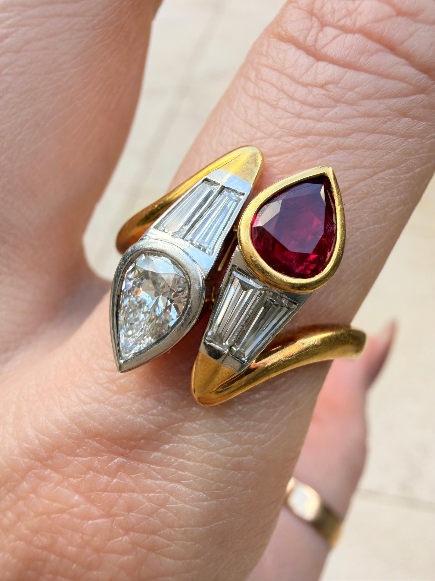 Vintage 18K approx 1.2 ctw diamond and 1.1 ctw ruby toi to moi ring, size 10.25