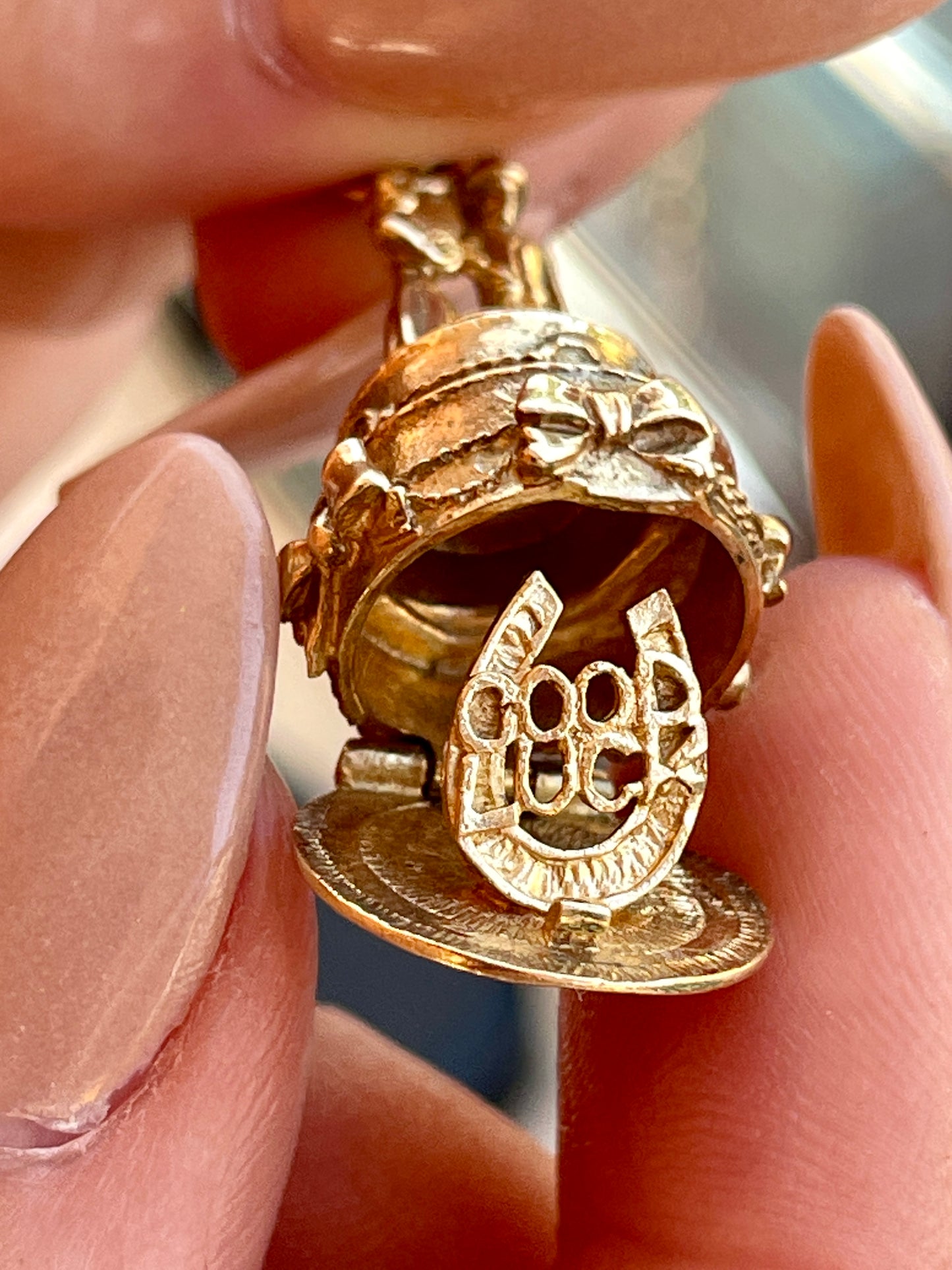 Vintage 9K gold articulated Wedding cake pendant with horseshoe surprise