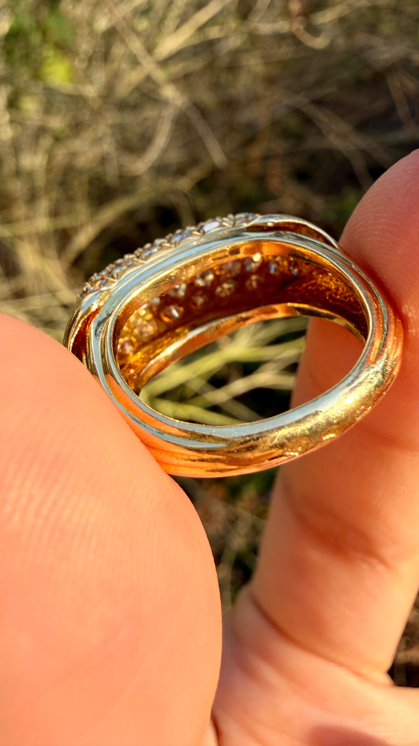 Vintage yellow 18K approx 1.5ctw diamond ring with ribbed detail, size 5.5-5.75
