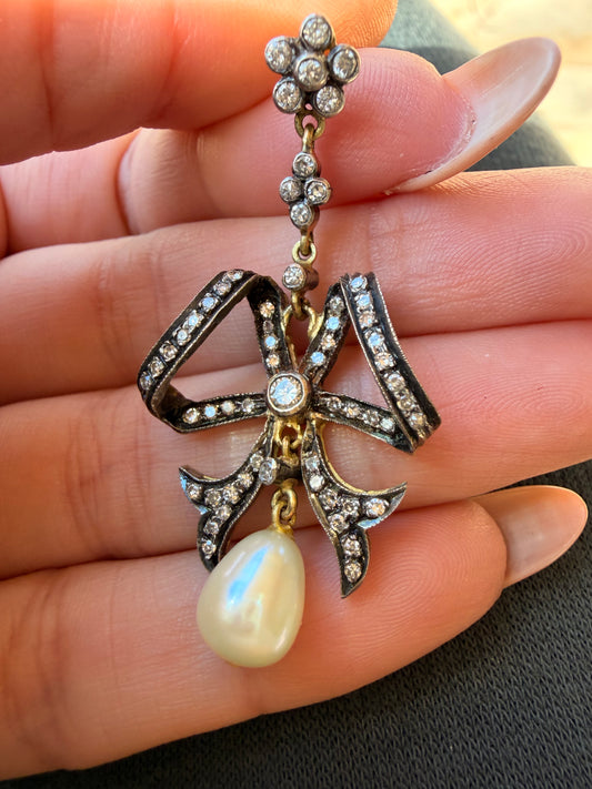 Vintage 18K and silver topped approx .65 ctw diamond bow with dangling pearl single earring