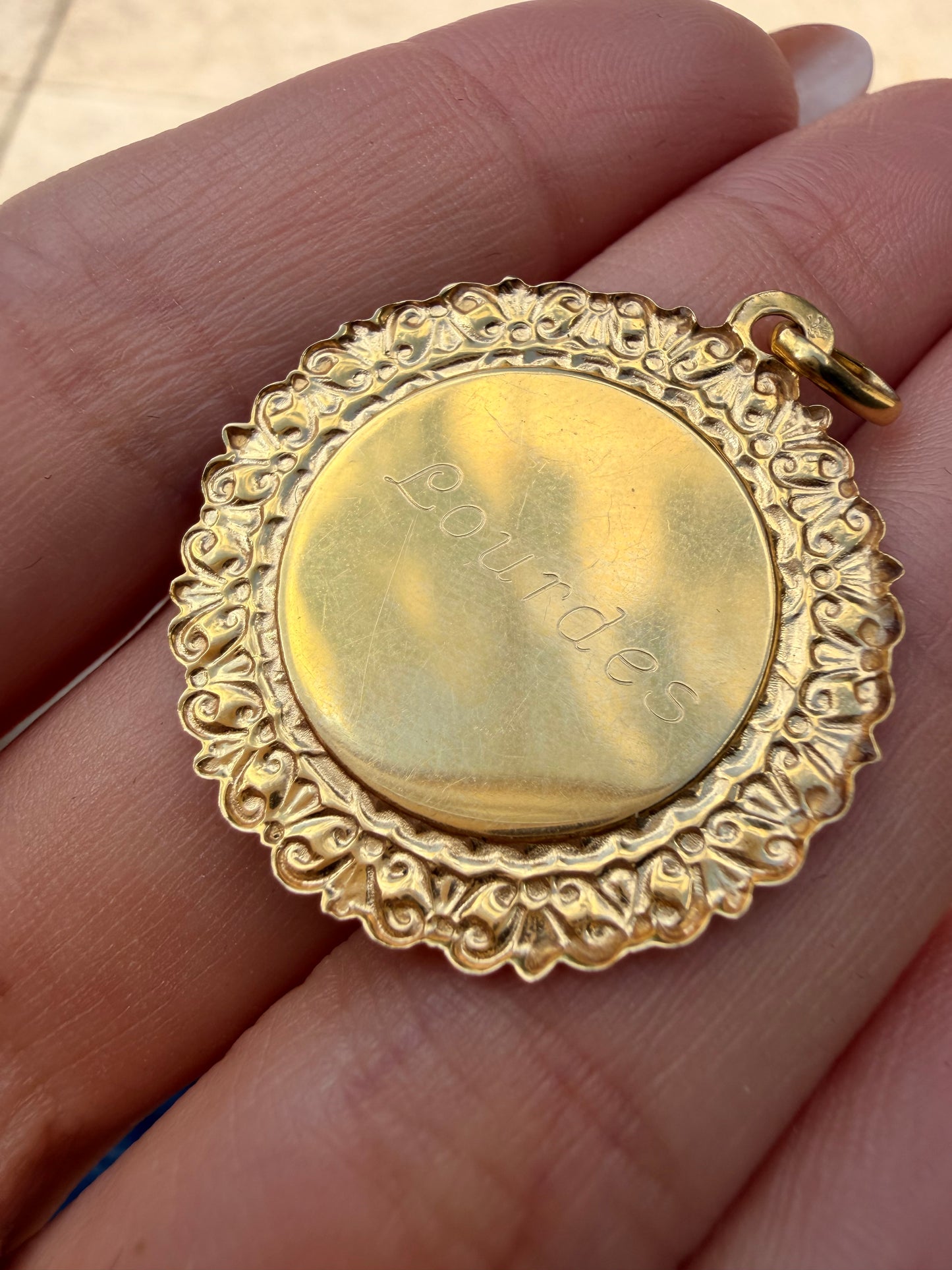 Vintage French 18K gold Mary medallion pendant