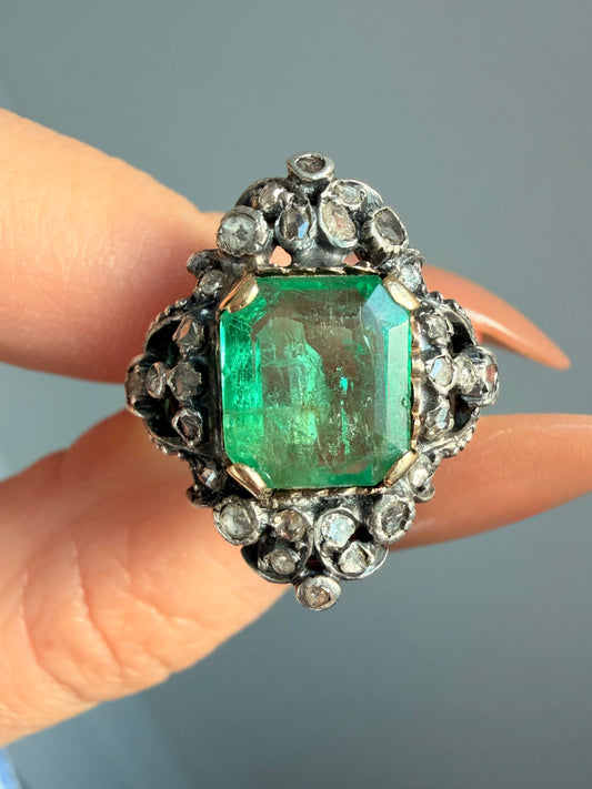 Antique yellow 18K approx 2.5 ctw emerald and rose cut diamond ring, size 6.75