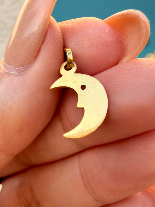 Vintage yellow 18K gold crescent moon charm
