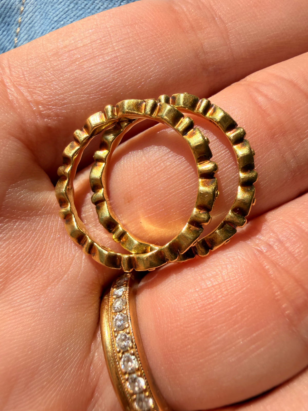 Vintage yellow 18K patterned eternity band pair, 5.75 and 5.75/6