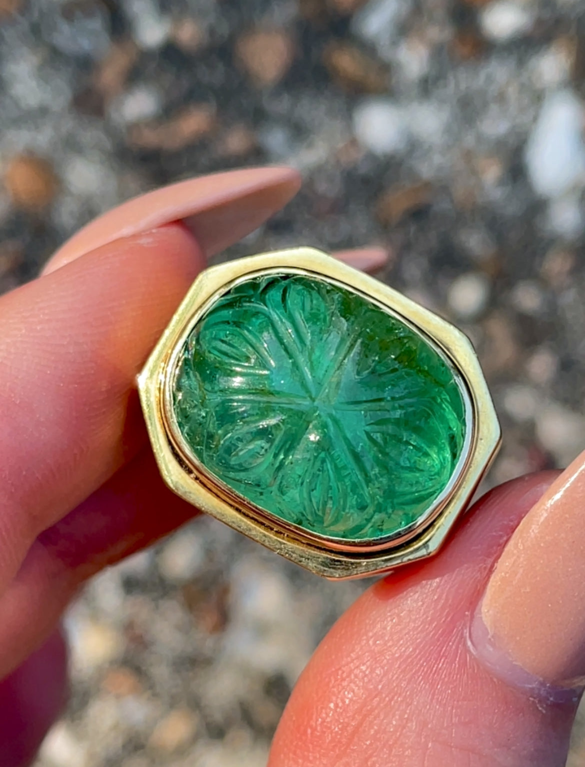 Vintage yellow 18K gold approx over 5 ctw carved natural emerald ring, size 5