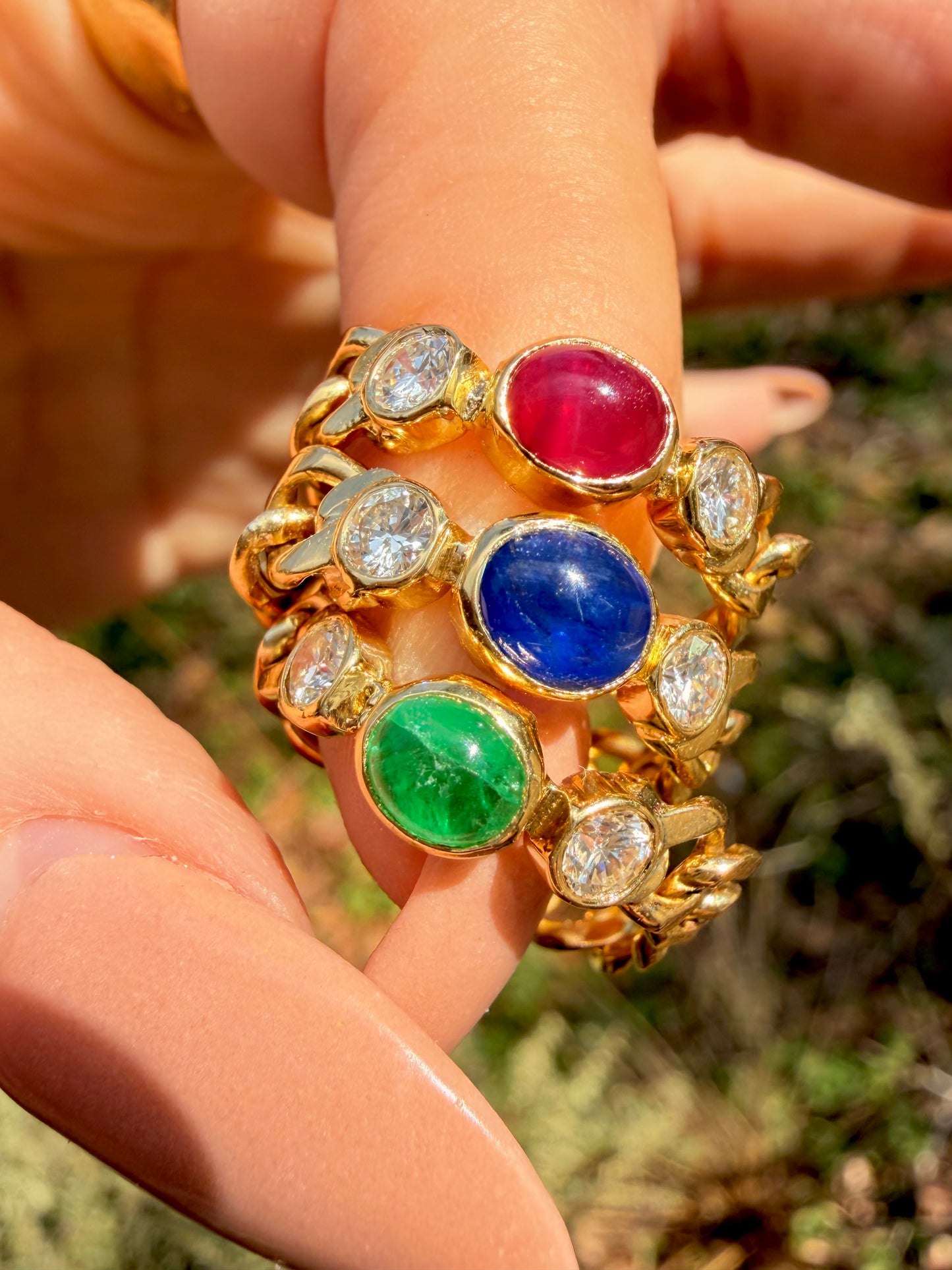 Vintage yellow 18K solid curb chain ring with .3ctw natural Sapphire cabochon and .3ctw diamonds