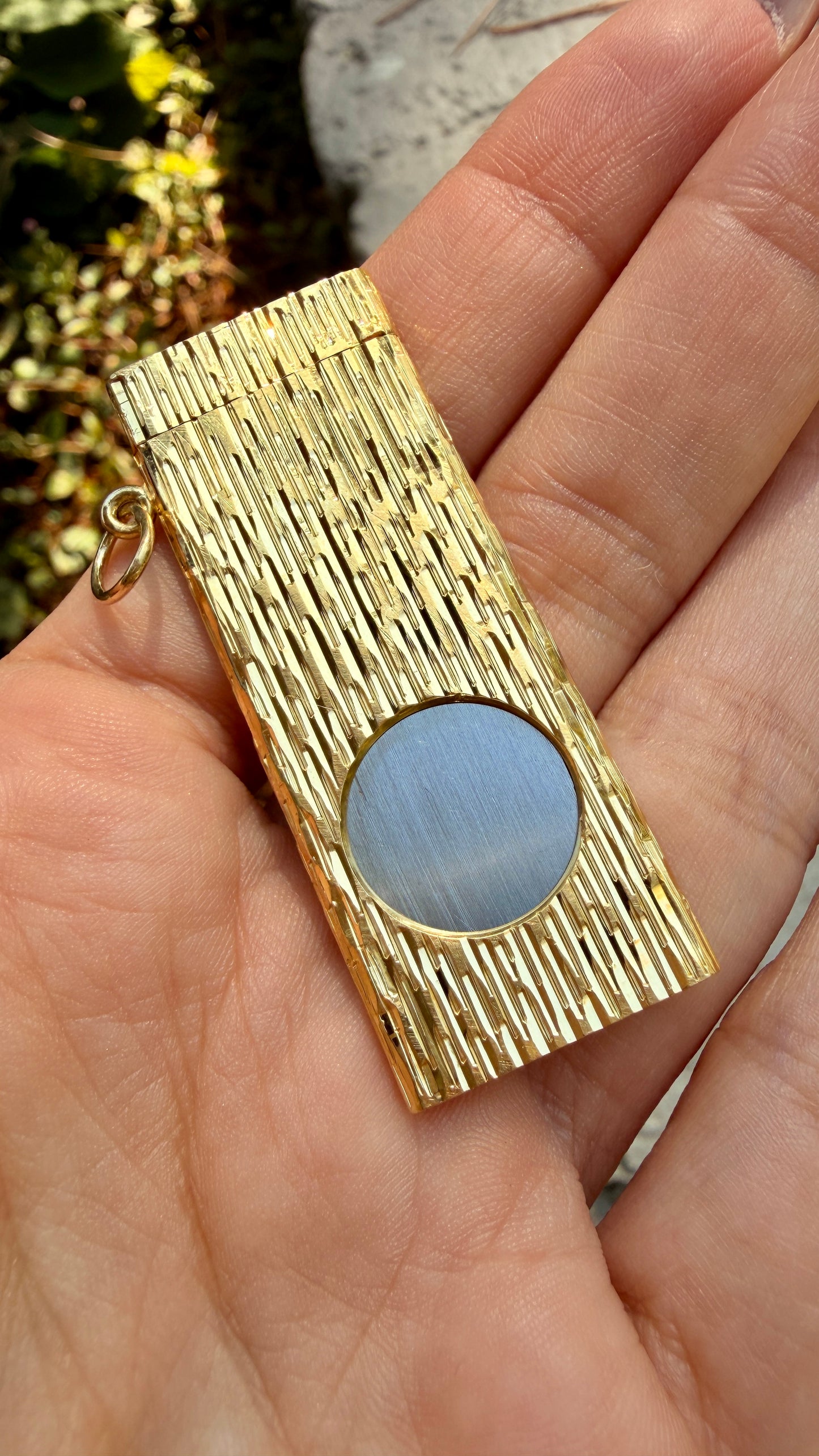 Vintage yellow 18K textured cigar cutter pendant