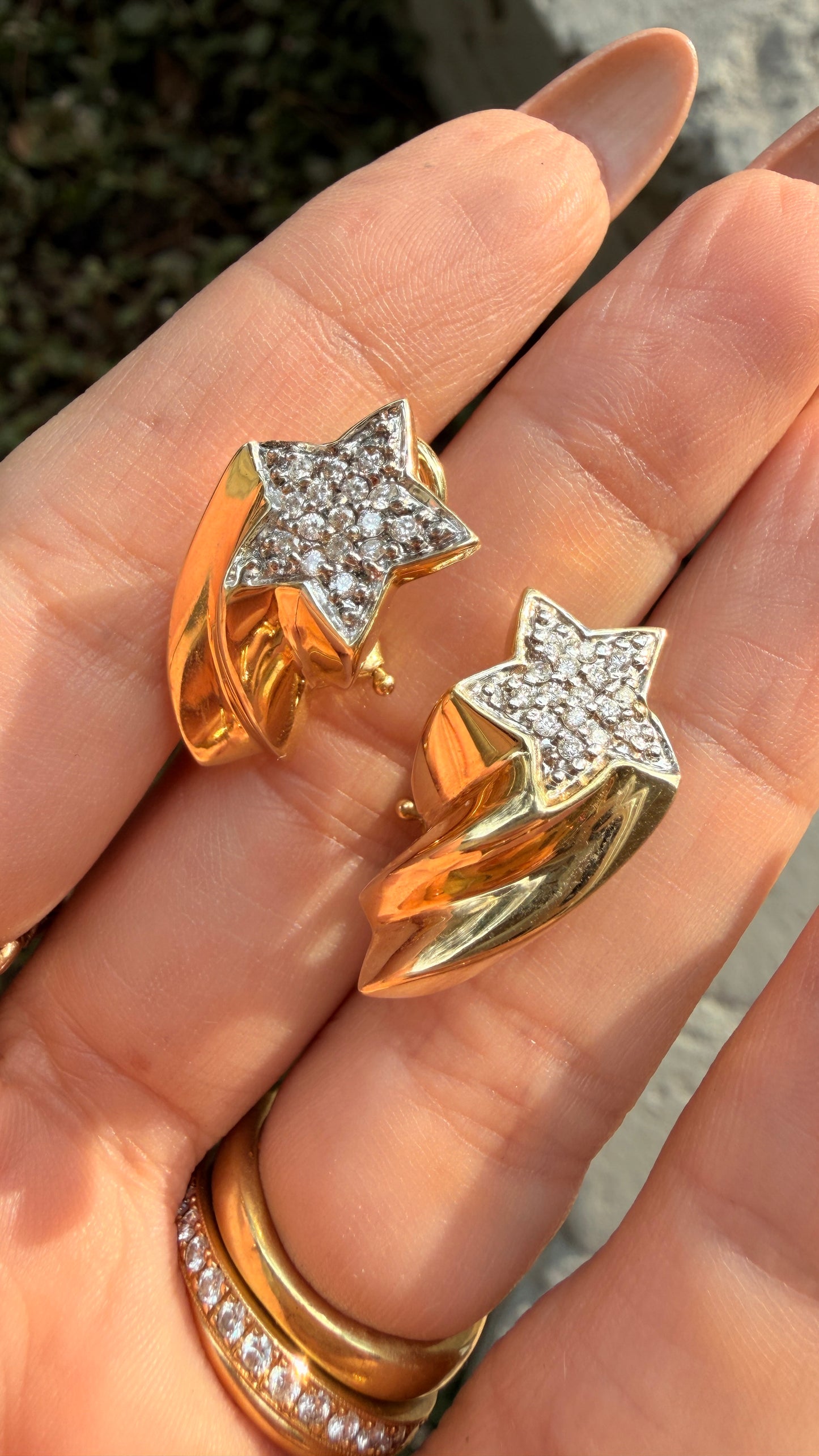 Vintage 14K approx .32ctw diamond shooting stars omega back earrings