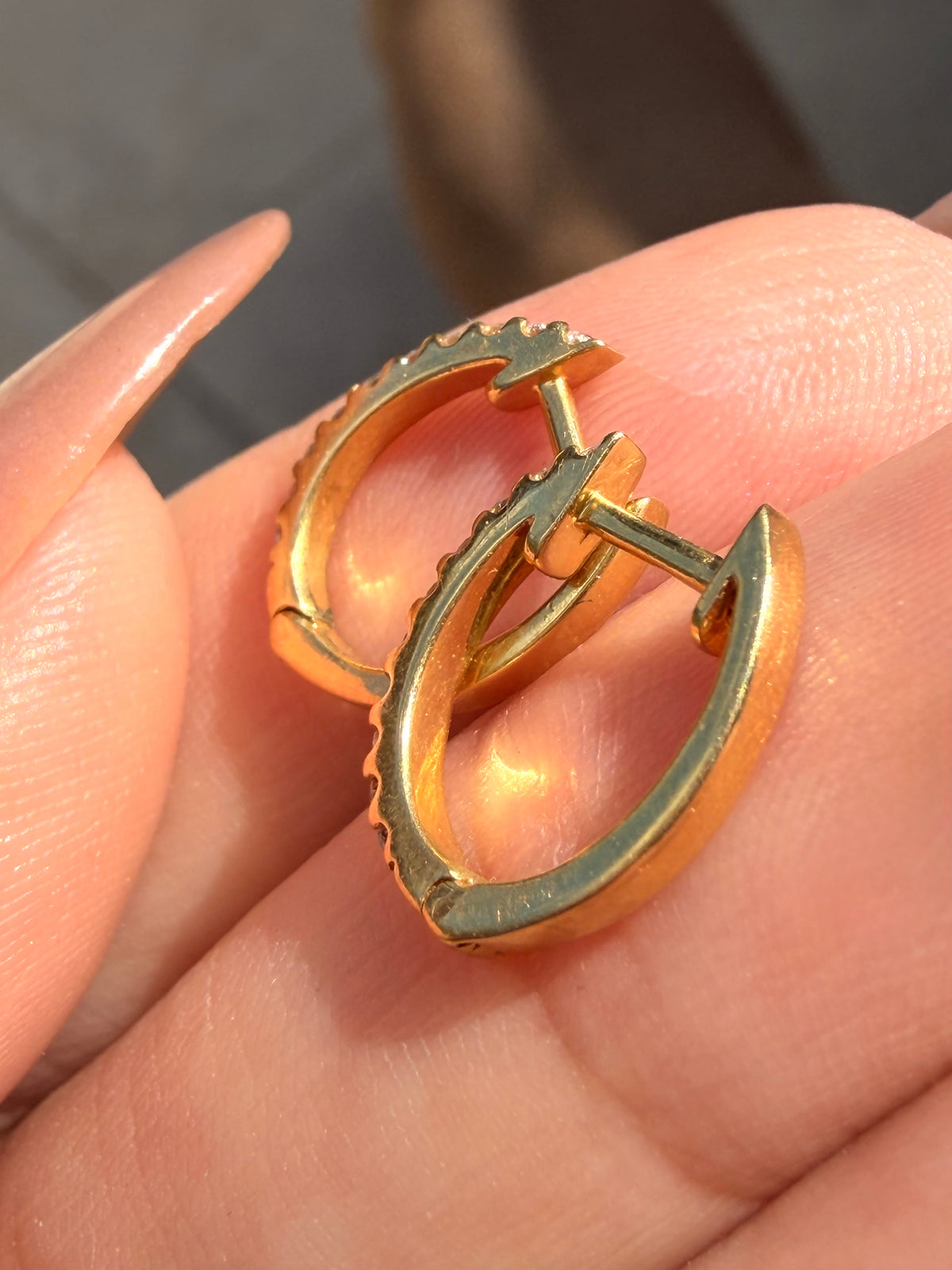 Vintage yellow 18K approx .2ctw diamond huggies