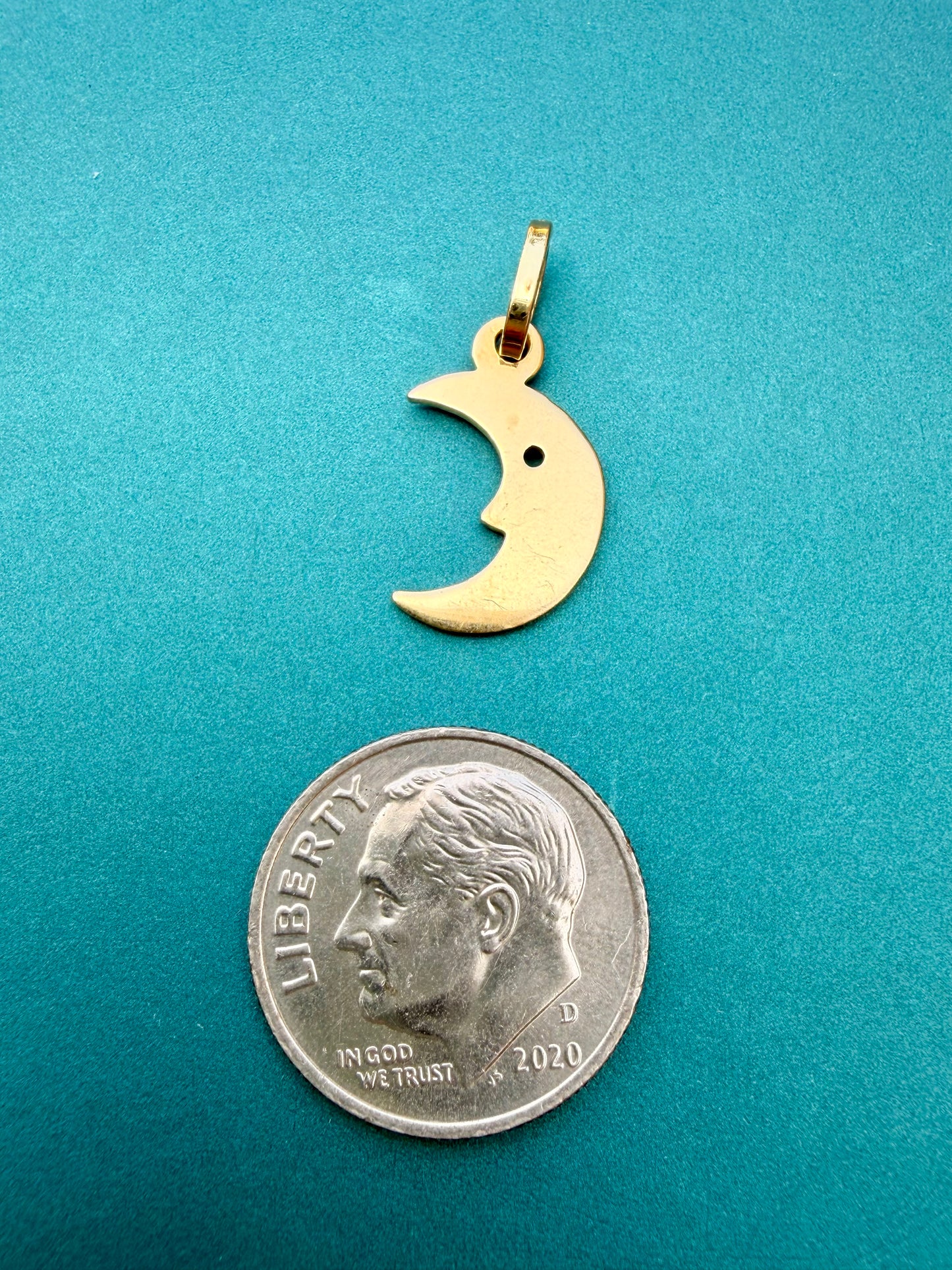 Vintage yellow 18K gold crescent moon charm