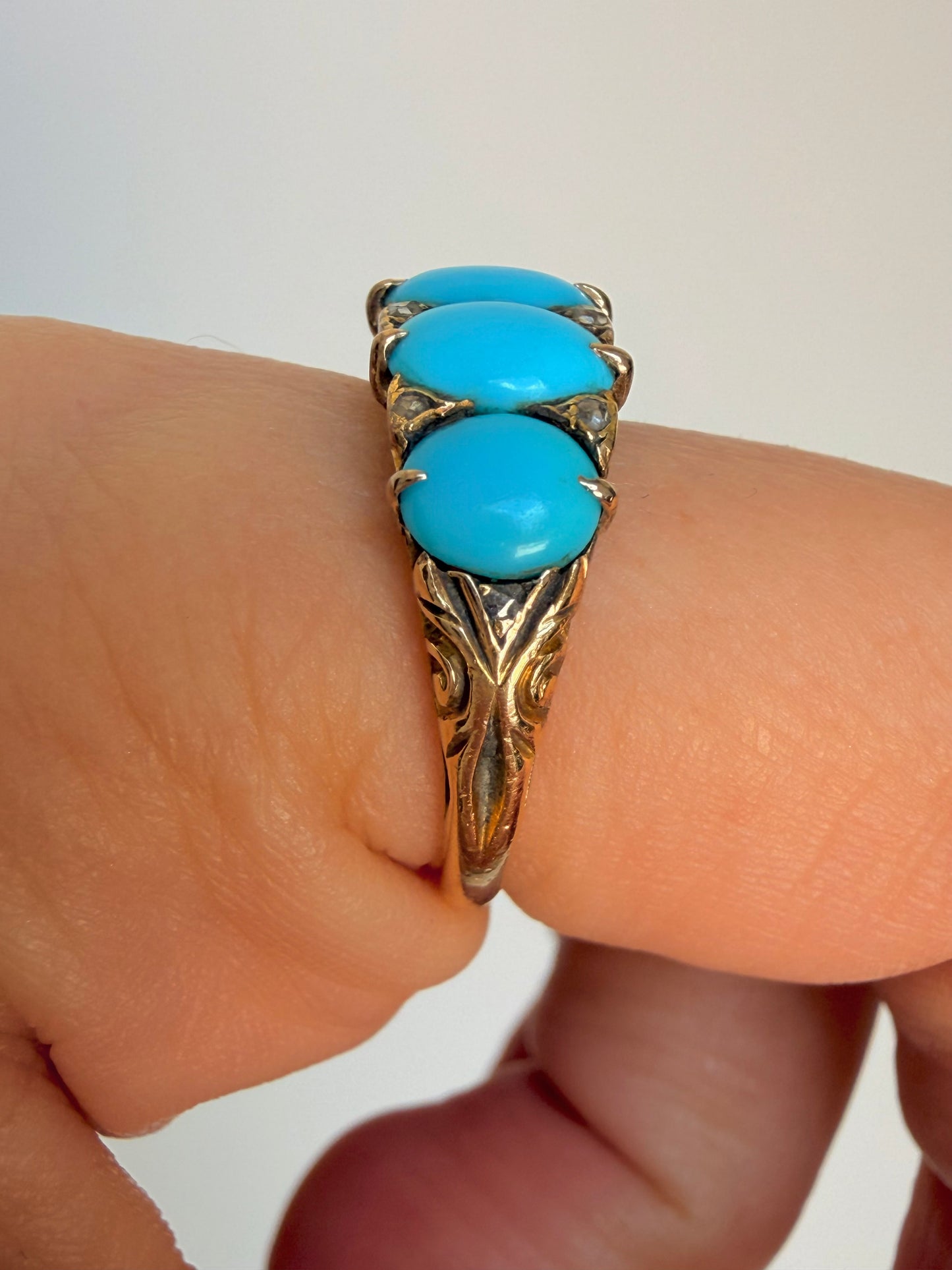 Antique 18K 5-stone Persian turquoise and rose cut diamond ring, size 7.75