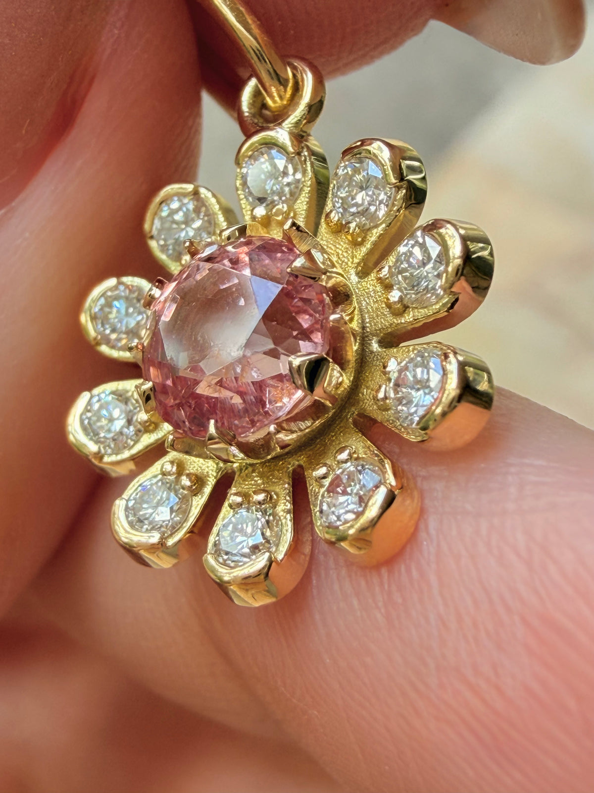 3GOG Natural Pink Sapphire and Diamond Flower Pendant 18K - Oct 2026 drop