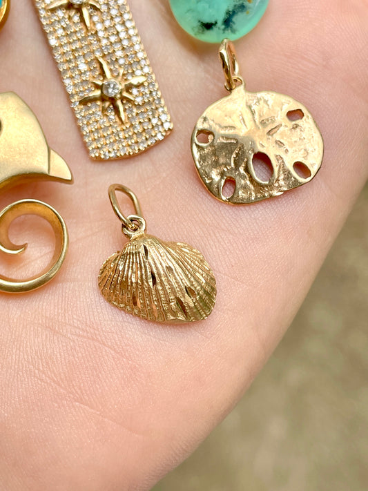 Vintage yellow 14K clamshell charm