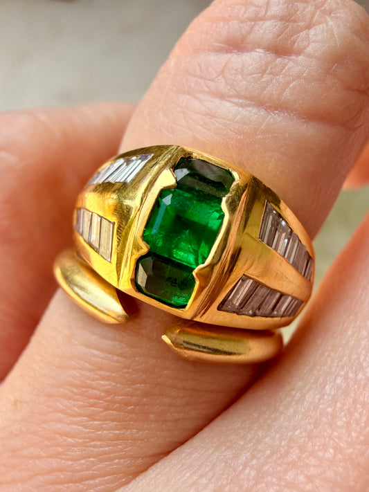 Vintage yellow 18K gold .96 ctw emerald and .52 ctw diamond baguette dome ring, size 6