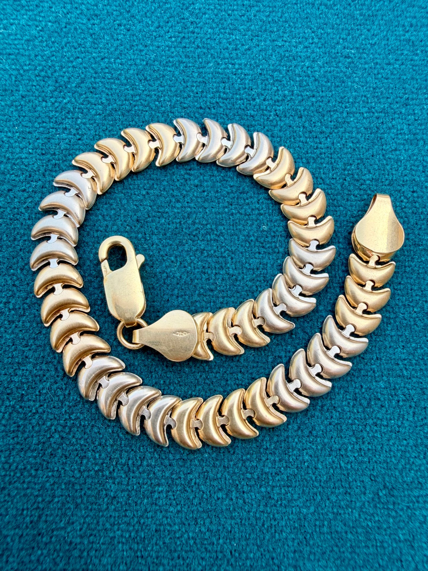Vintage two tone 18K crescent moon or fish scale link bracelet, 7.75 inch sizable