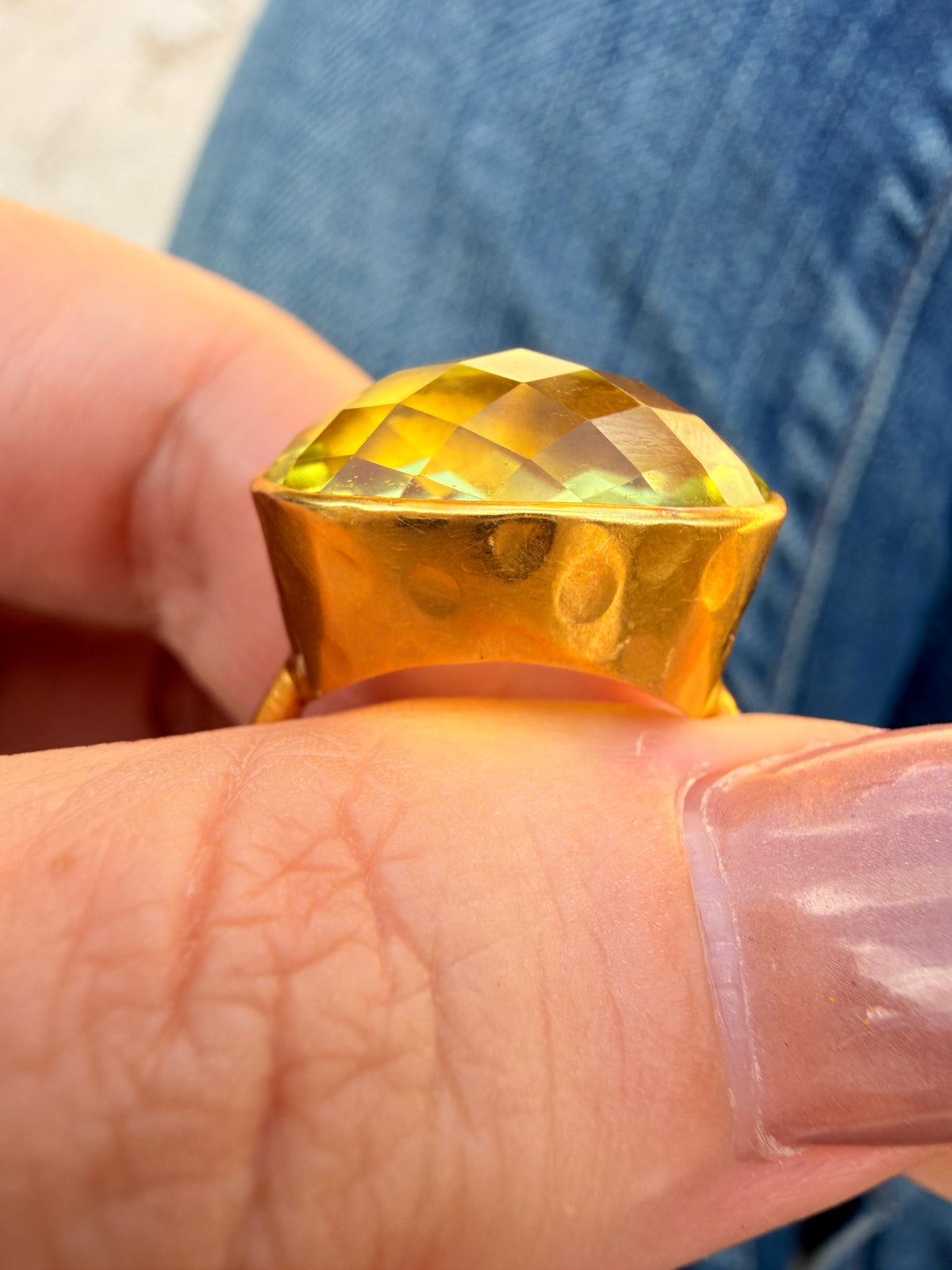 Vintage yellow 22K gold and approx 13 ctw faceted peridot ring, size 6.5 sizable