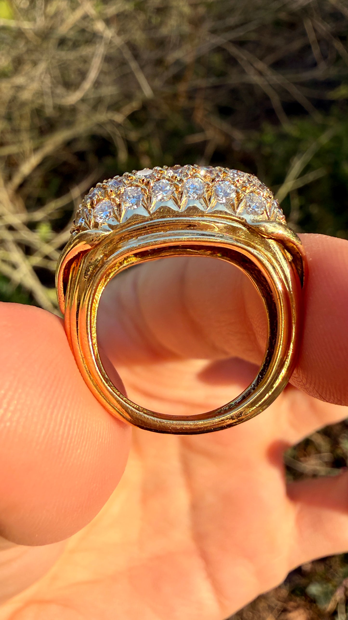 Vintage yellow 18K approx 1.5ctw diamond ring with ribbed detail, size 5.5-5.75