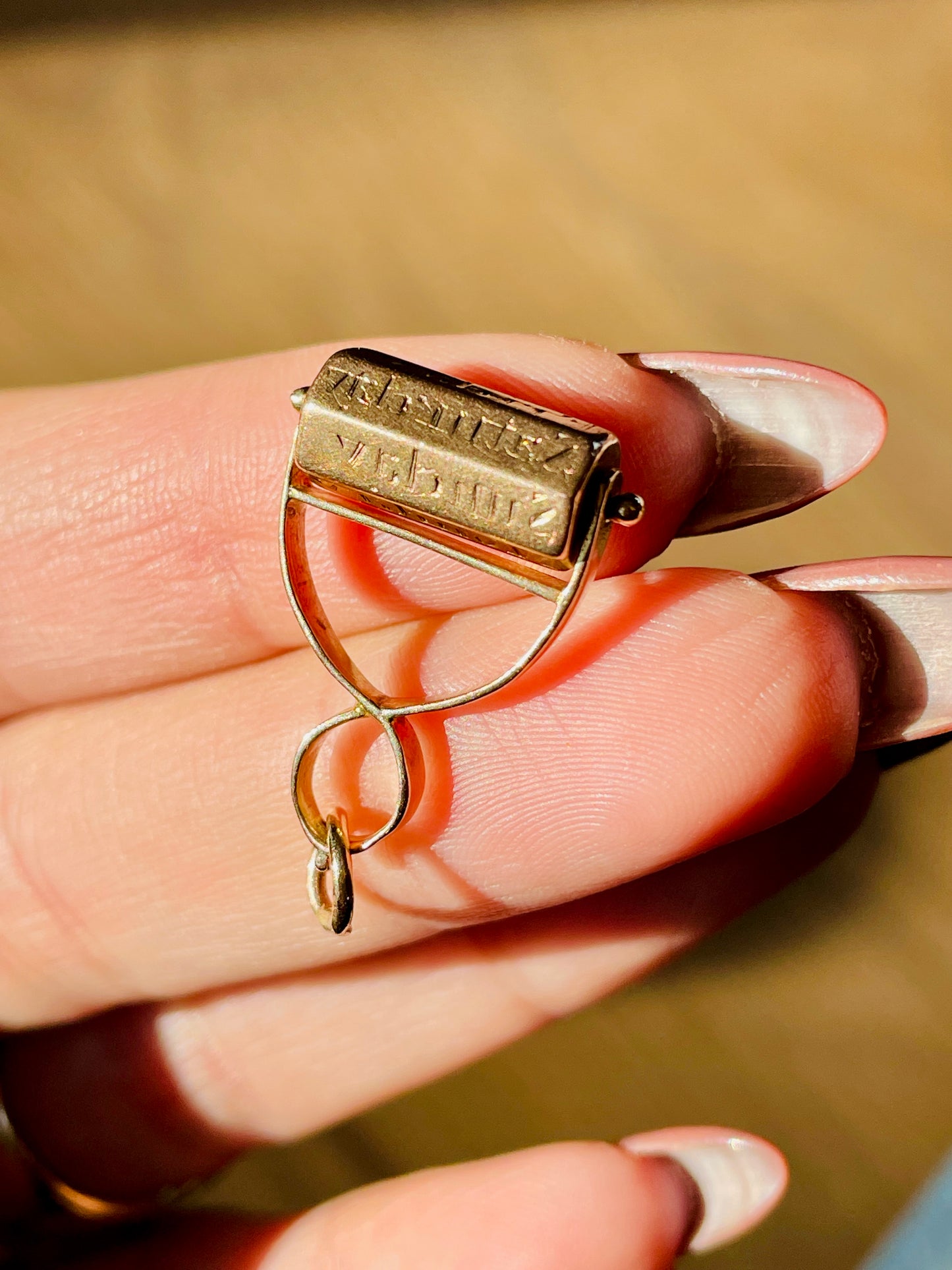 Antique rosy yellow 9K gold days of the week roller charm