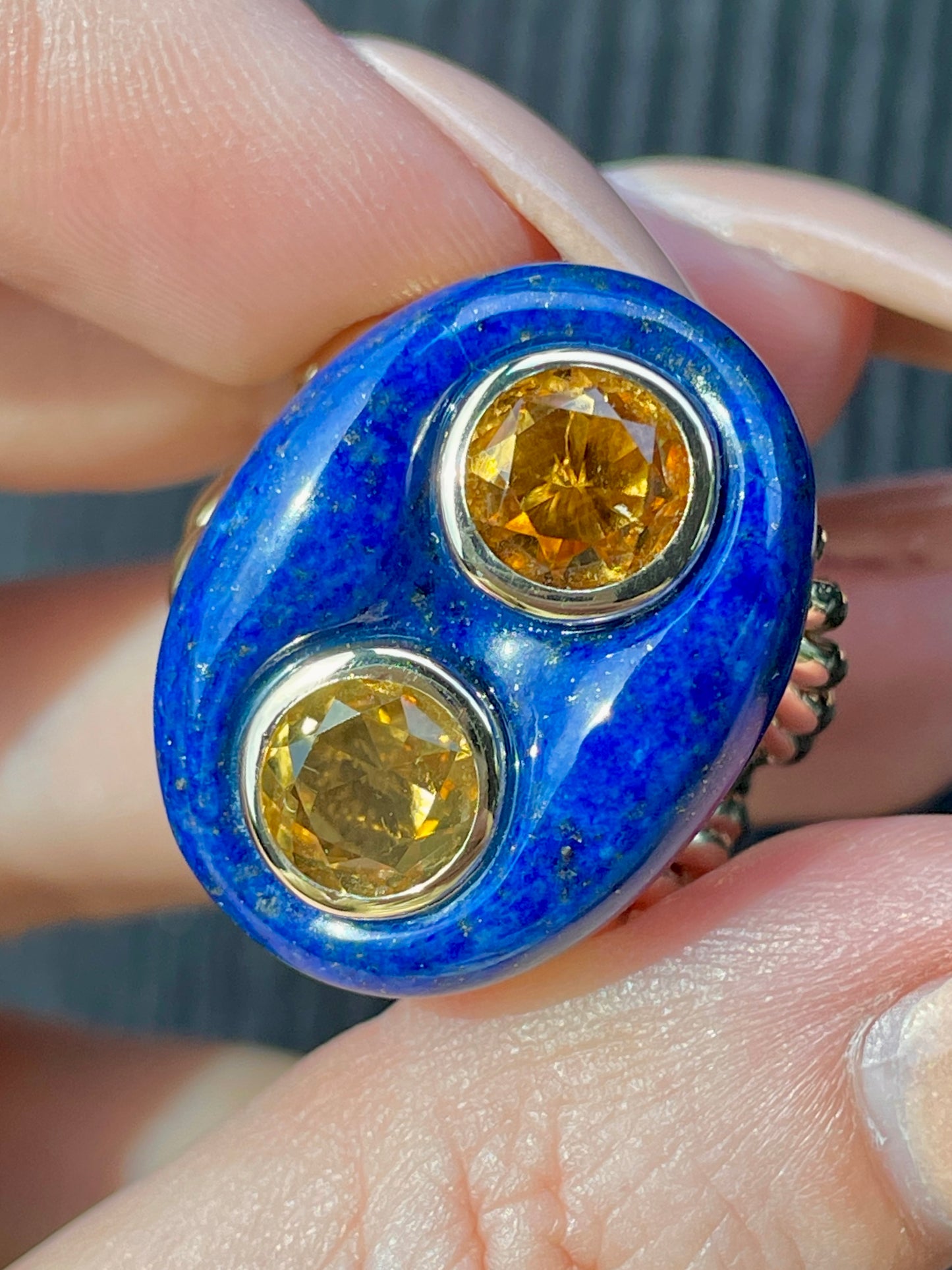 Vintage 14K Carved Lapis and approx 1.6 ctw Citrine Mariner Link Statement Ring, size 6.25