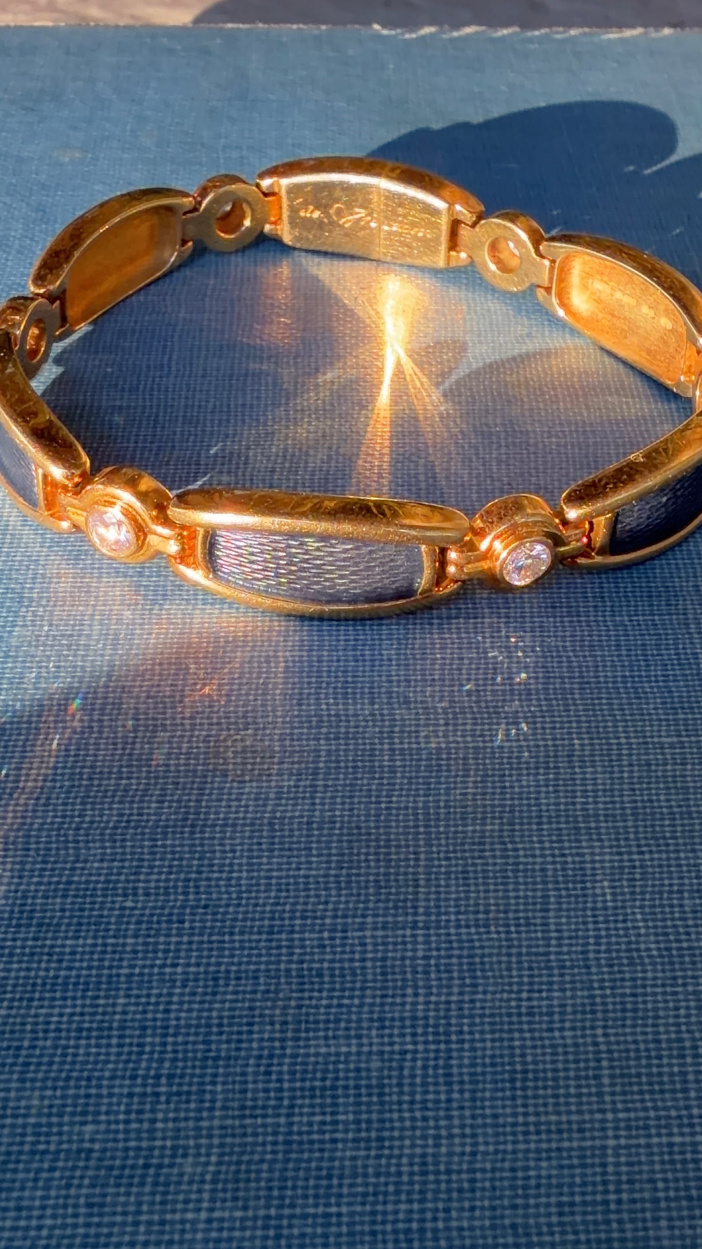 Vintage yellow 18K approx 1.5 ctw diamond and blue enamel link bracelet, 6.75 inch