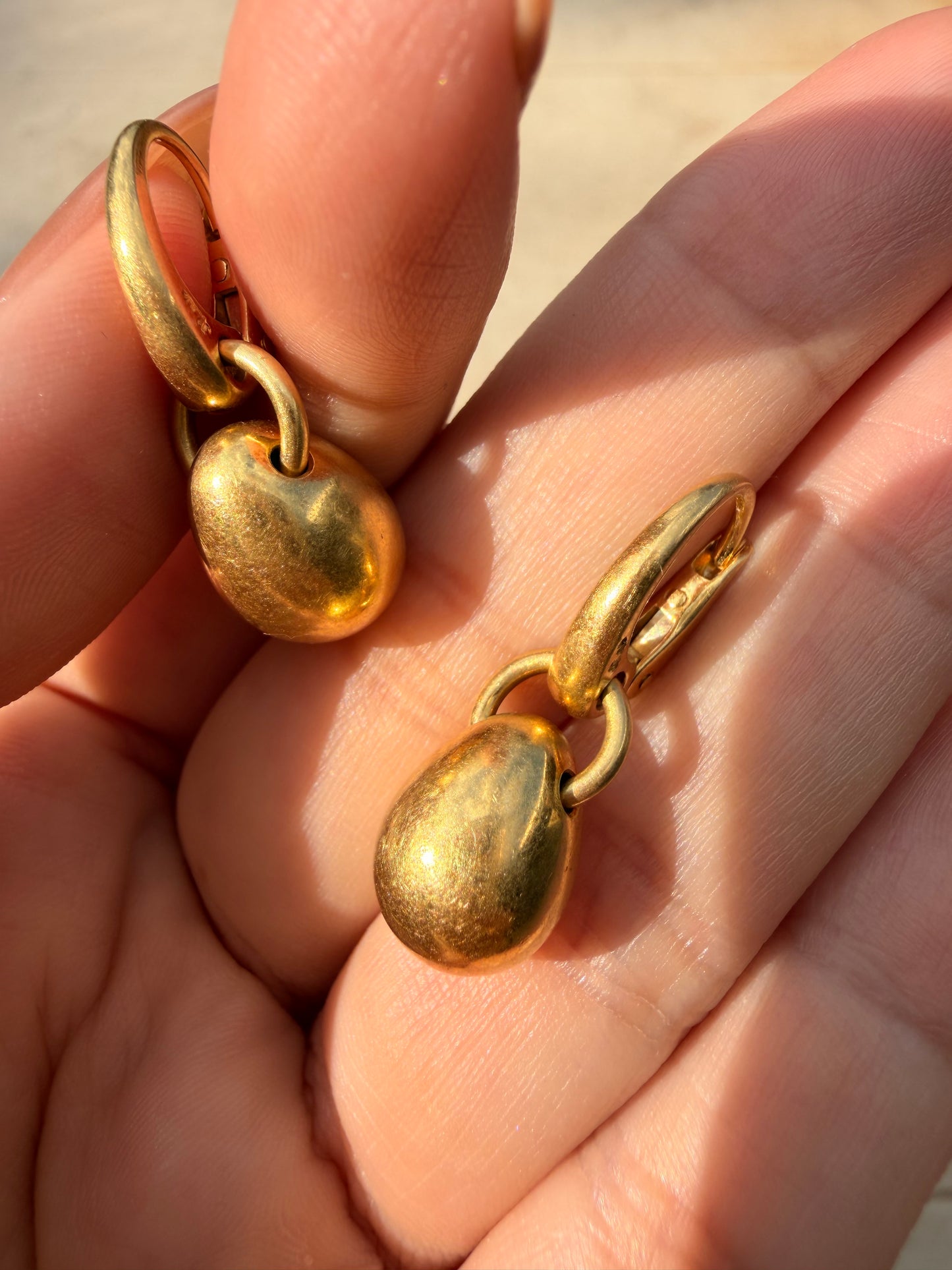 Vintage yellow 18K gold Pomellato designer egg drop leverback earrings