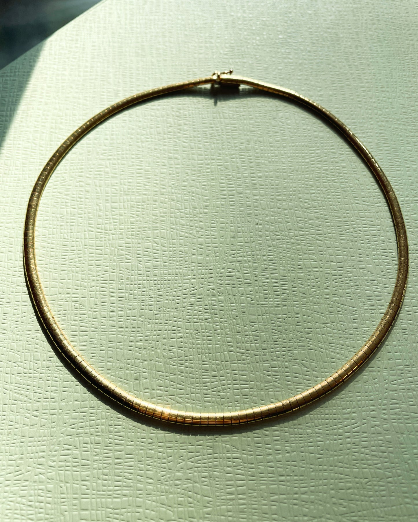 Vintage yellow 14K flexible omega woven back collar necklace, 16.25 inch