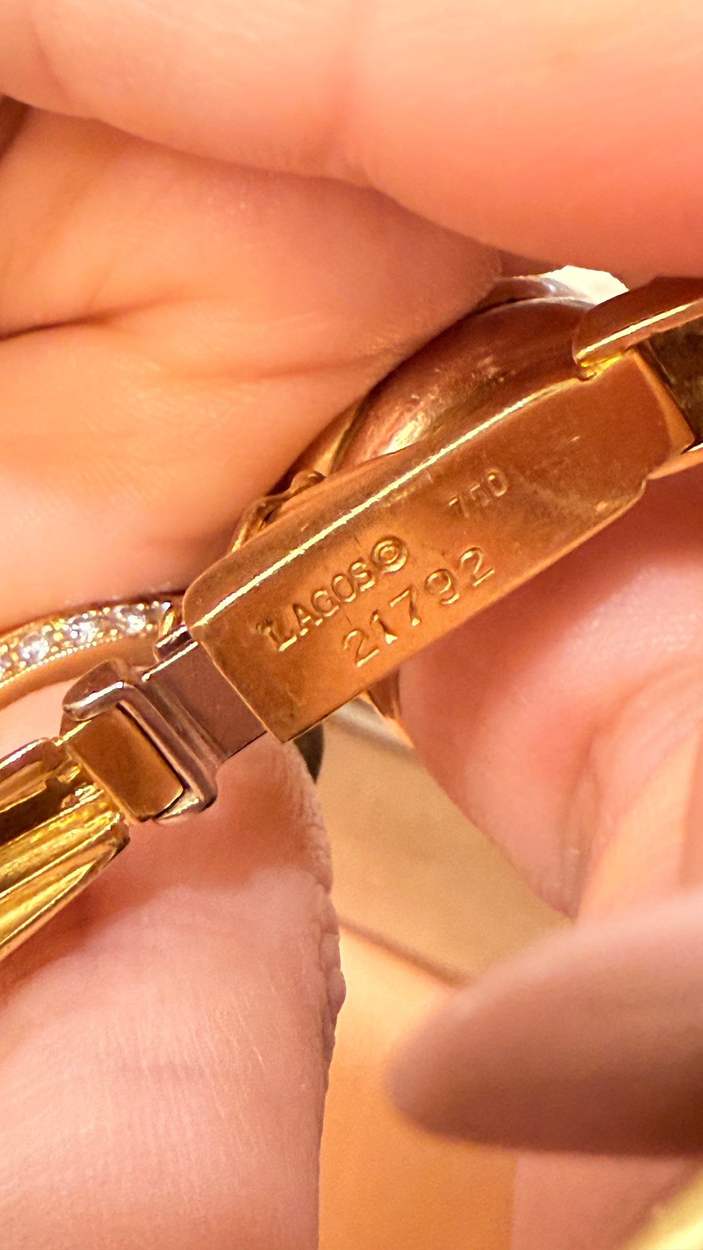 Vintage yellow 18K ribbed pyramid-esque link bracelet by Lagos, 6.75 inch fit