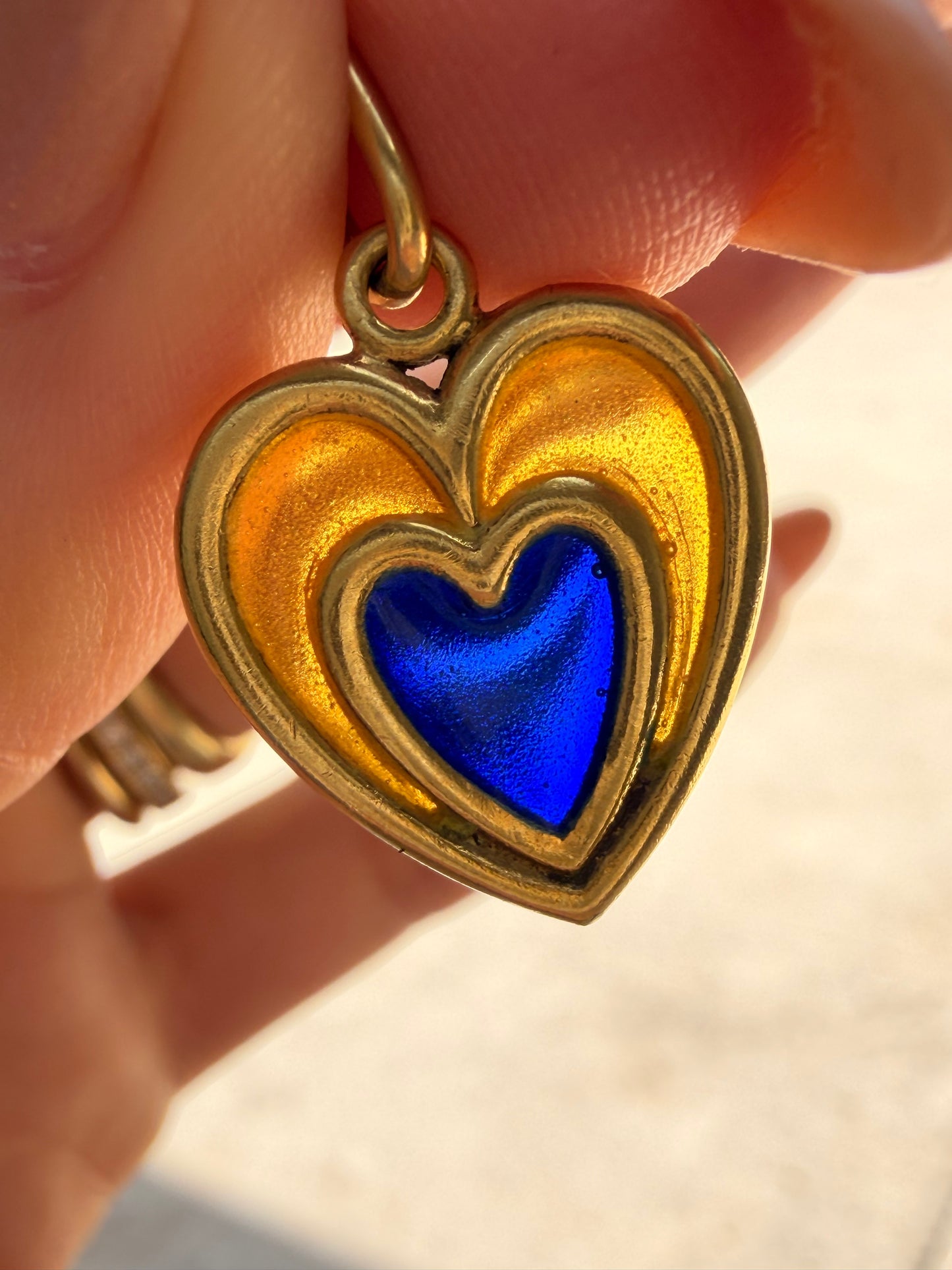 Vintage yellow 18K gold plique a jour enamel heart pendant