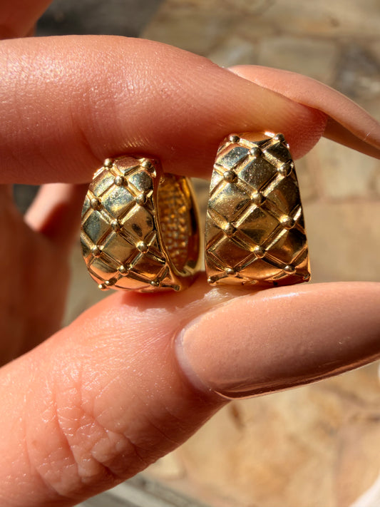 Vintage yellow 14K quilted pattern hinge hoop earrings