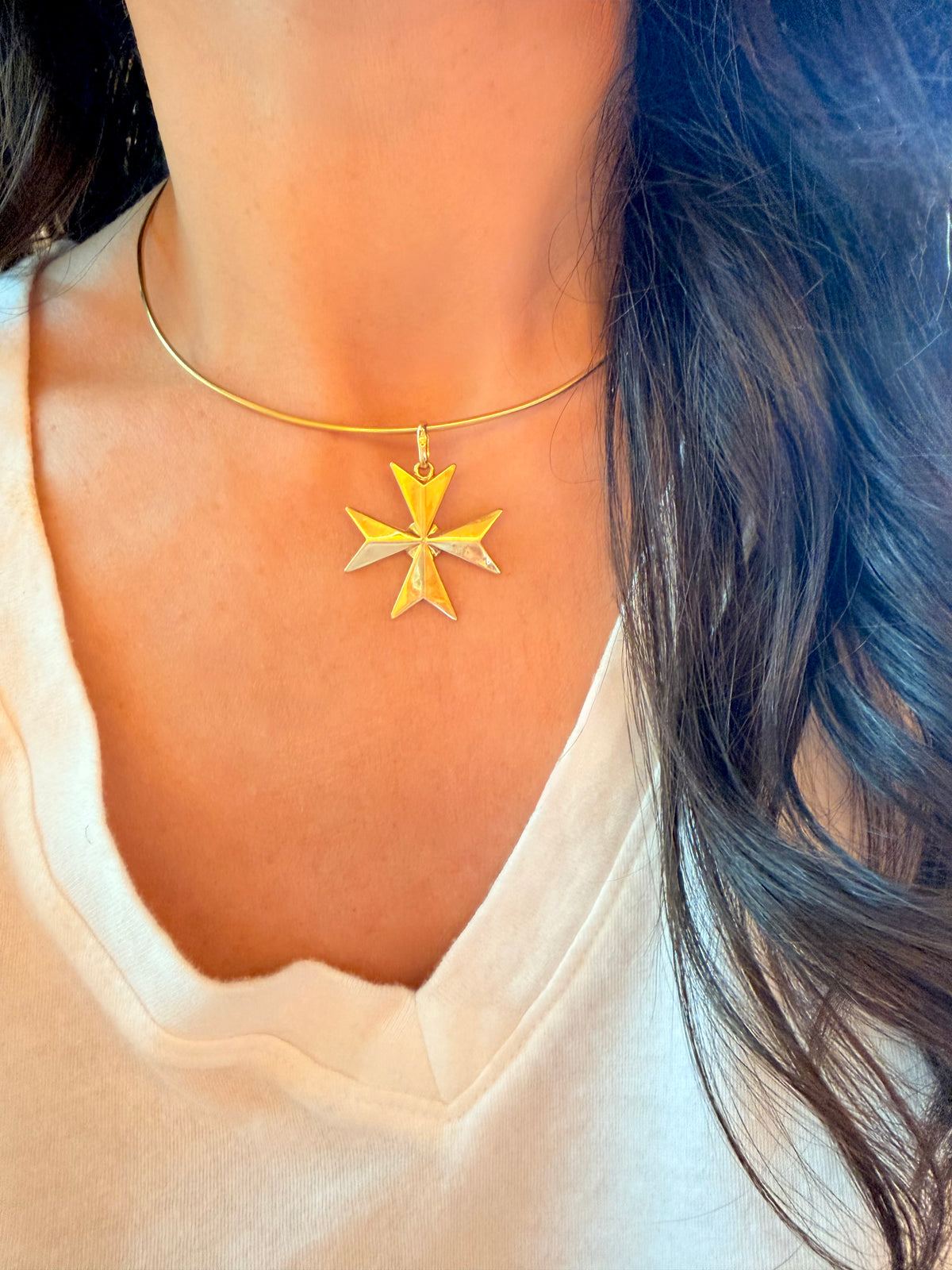 Vintage yellow 18K gold Maltese cross pendant